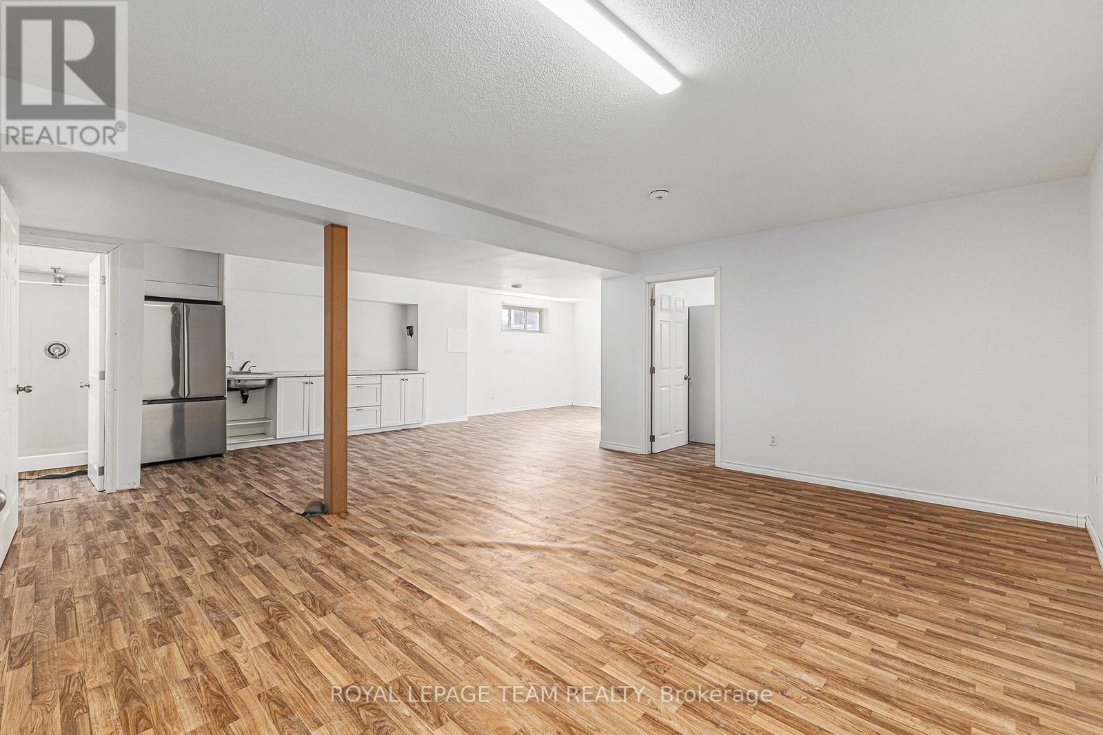 2833 Dunrobin Road