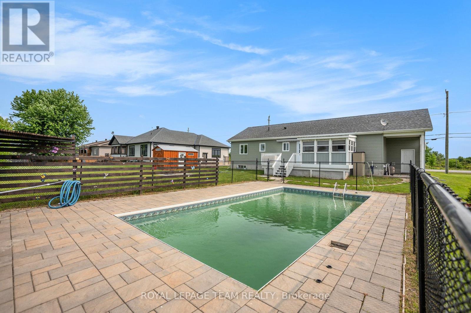 2833 Dunrobin Road