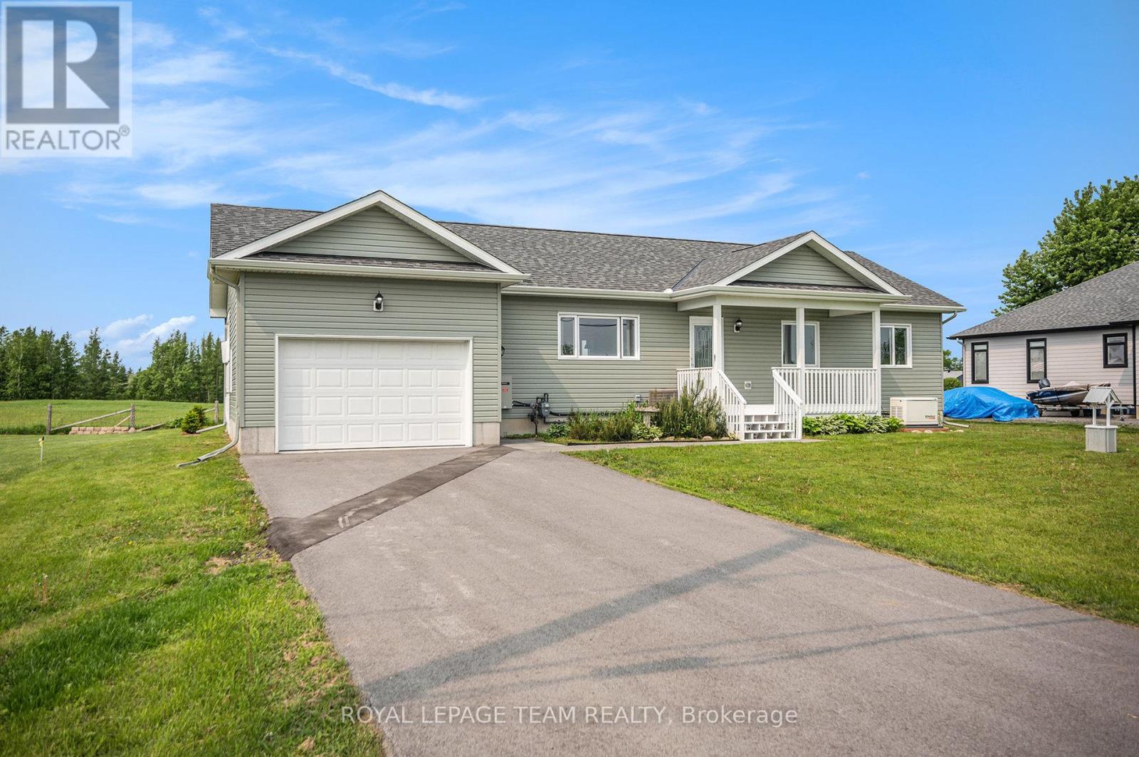 2833 Dunrobin Road