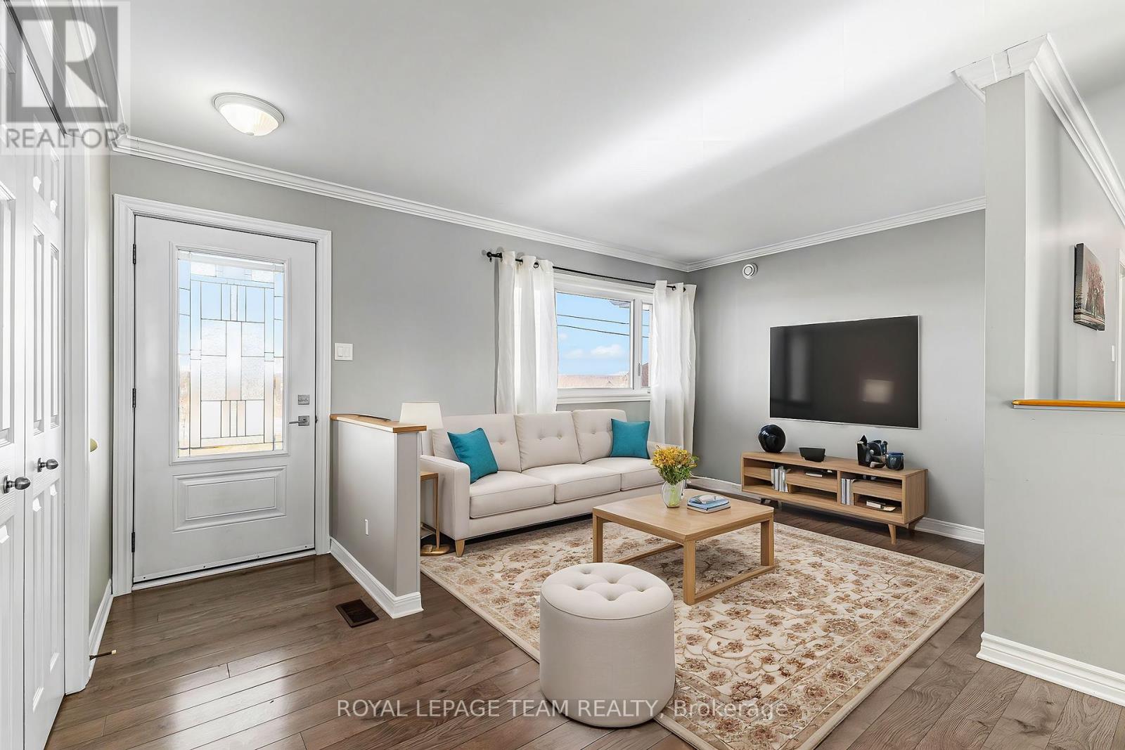 2833 Dunrobin Road