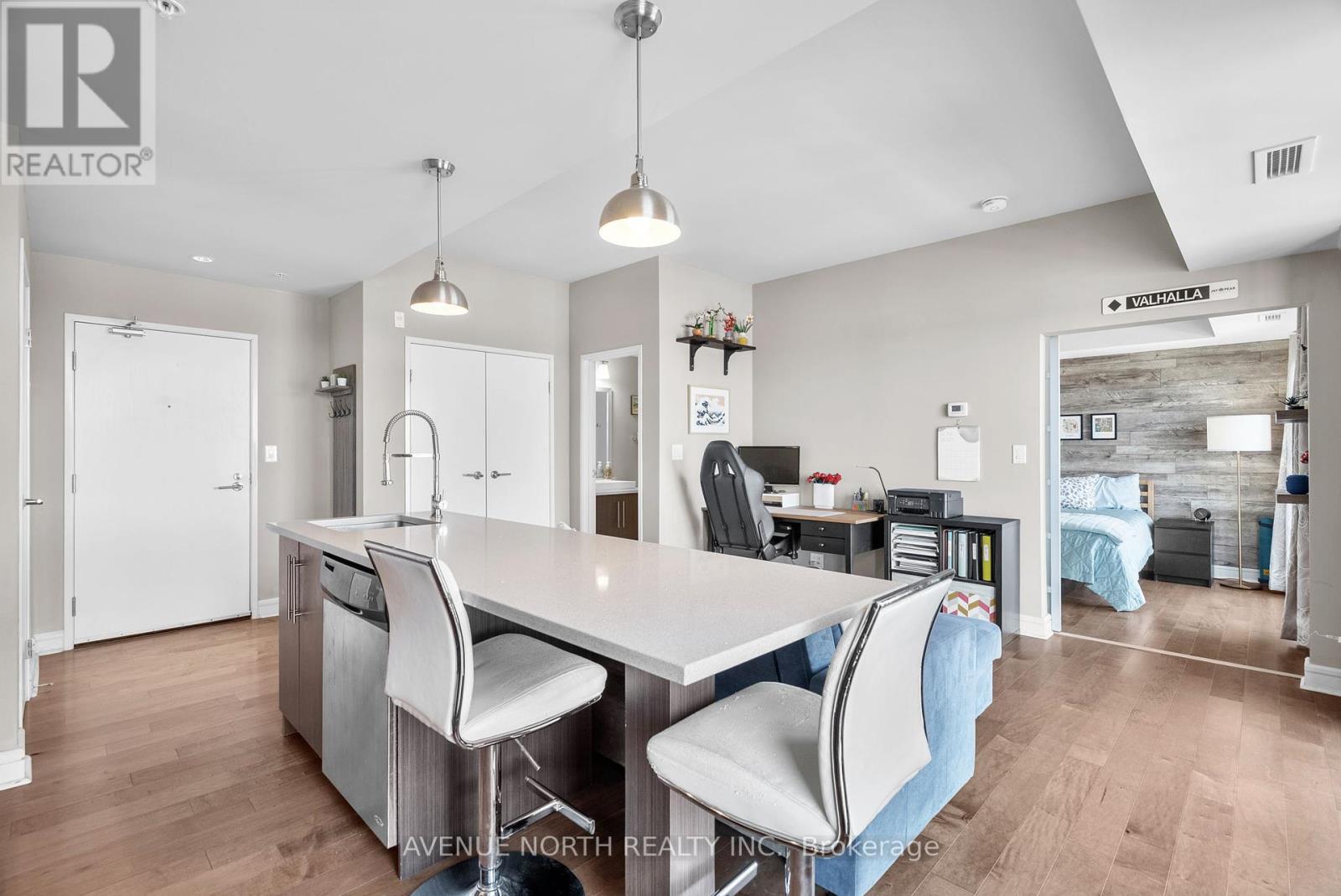 806 - 555 Anand Private