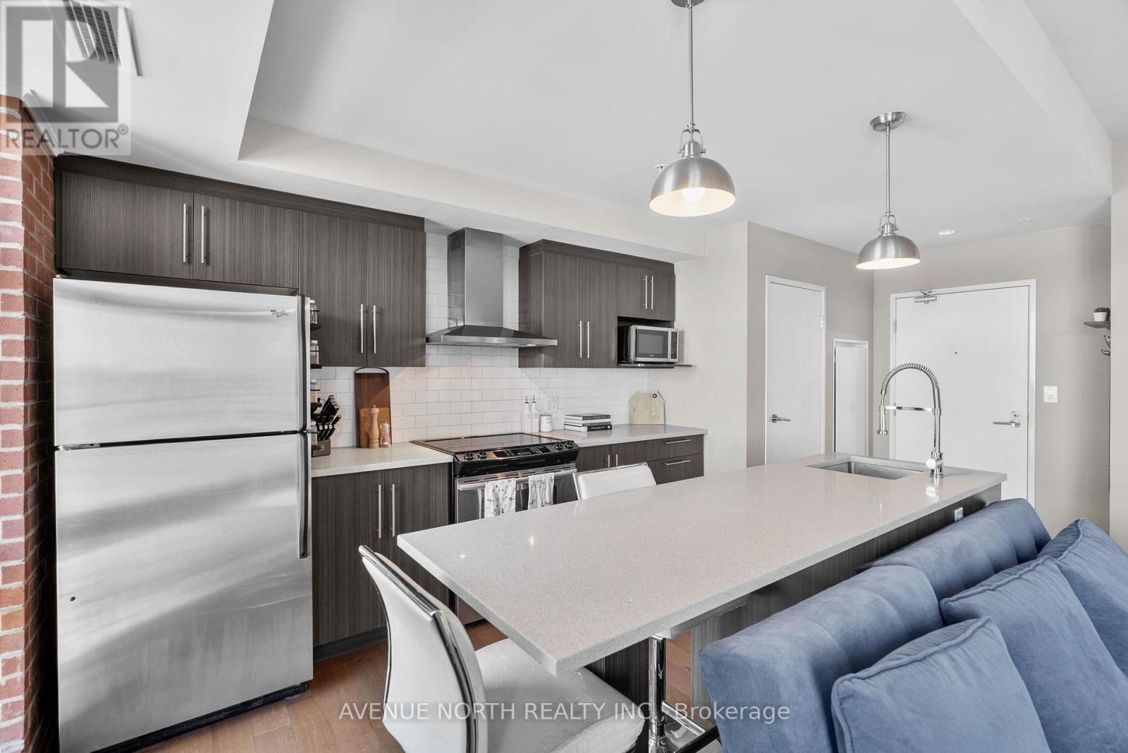 806 - 555 Anand Private