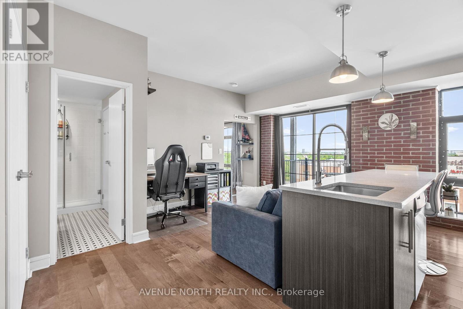 806 - 555 Anand Private