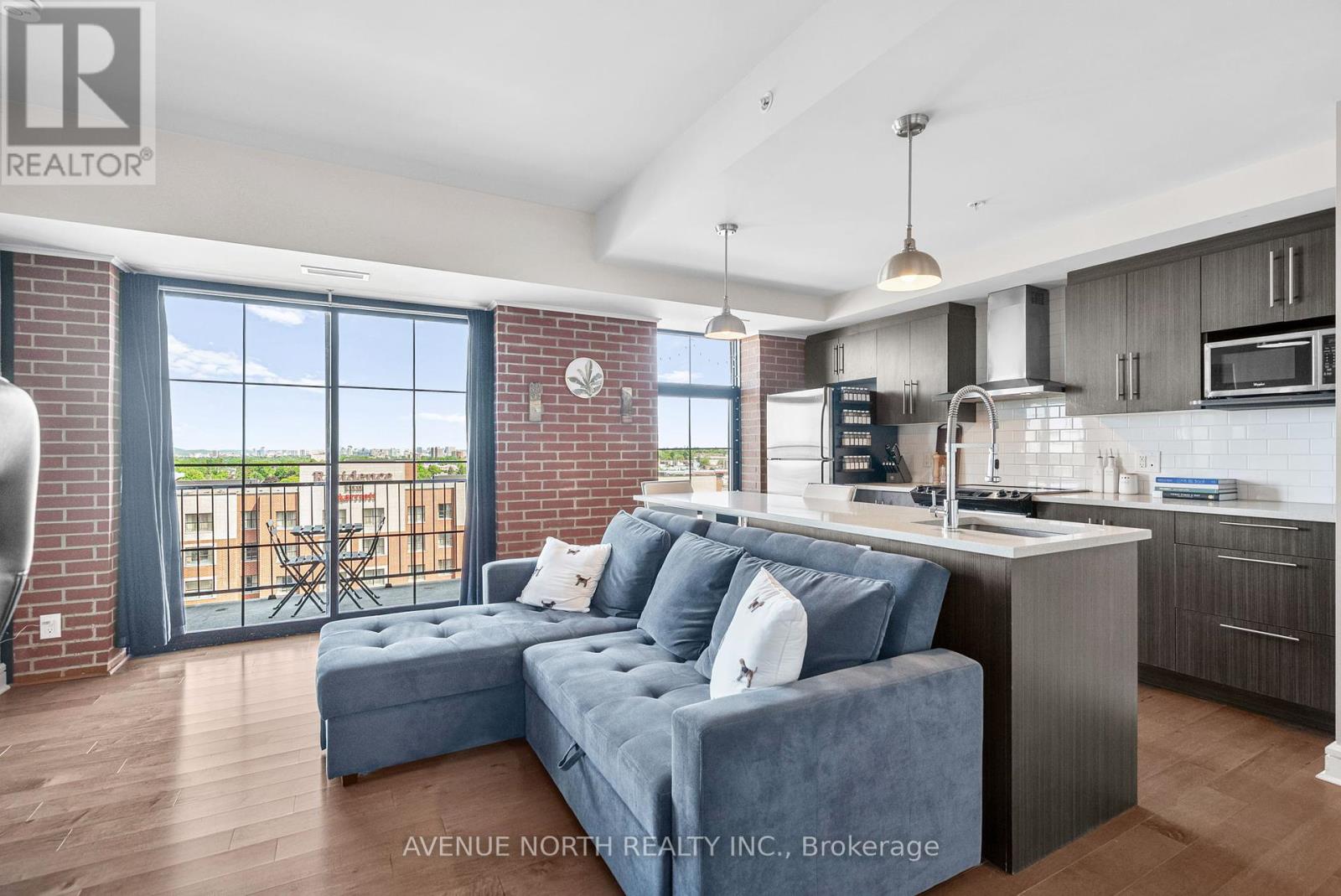 806 - 555 Anand Private