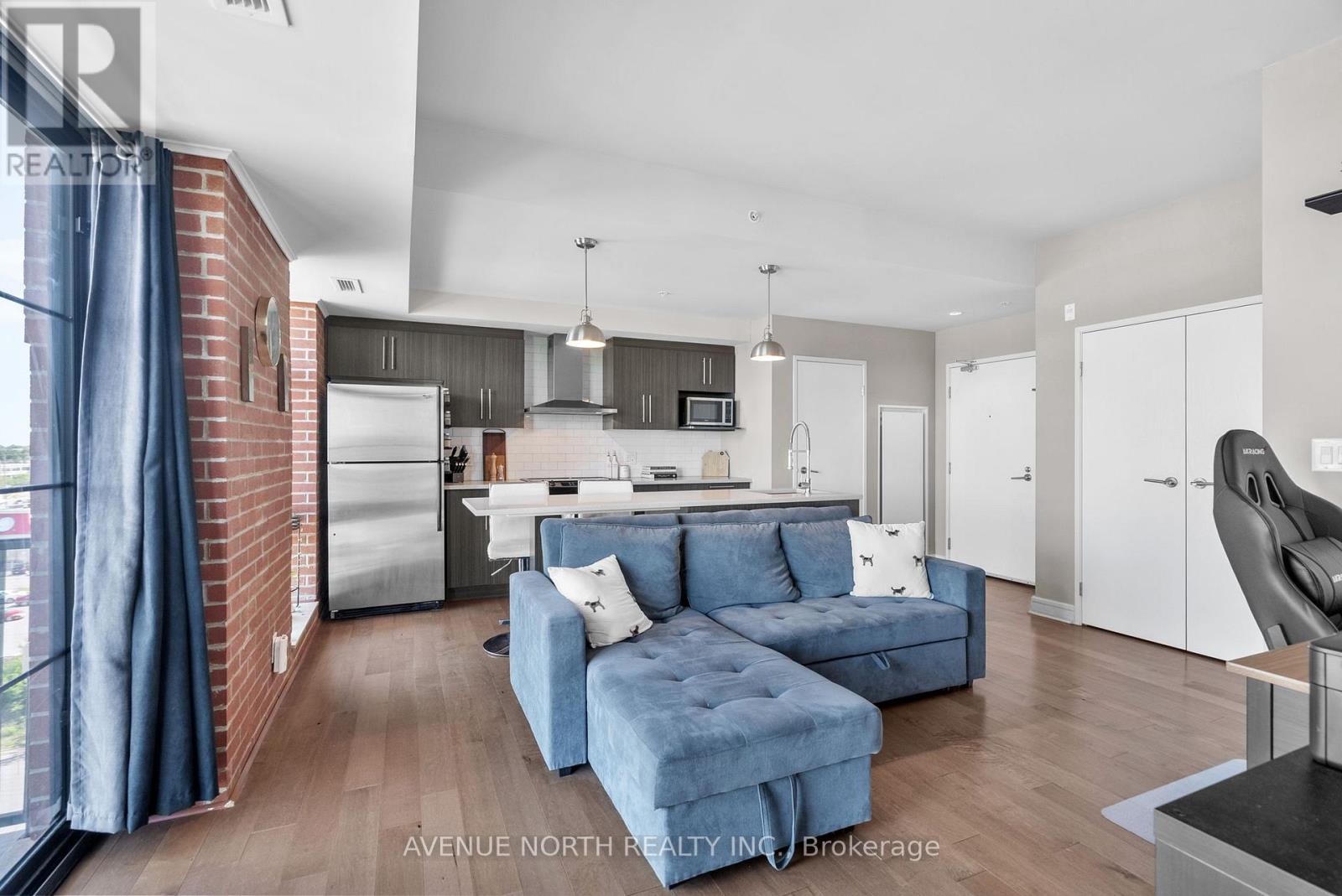 806 - 555 Anand Private