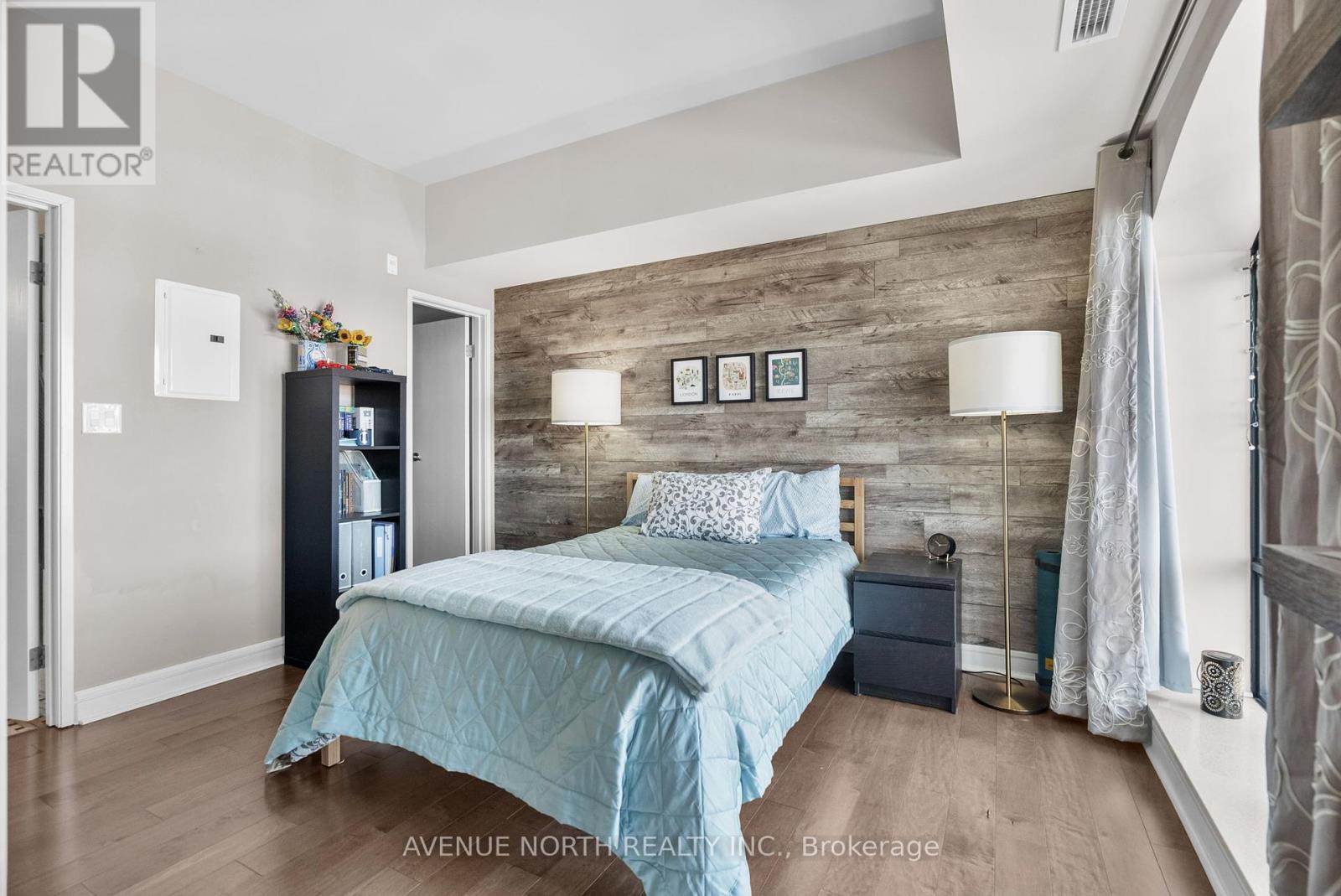 806 - 555 Anand Private