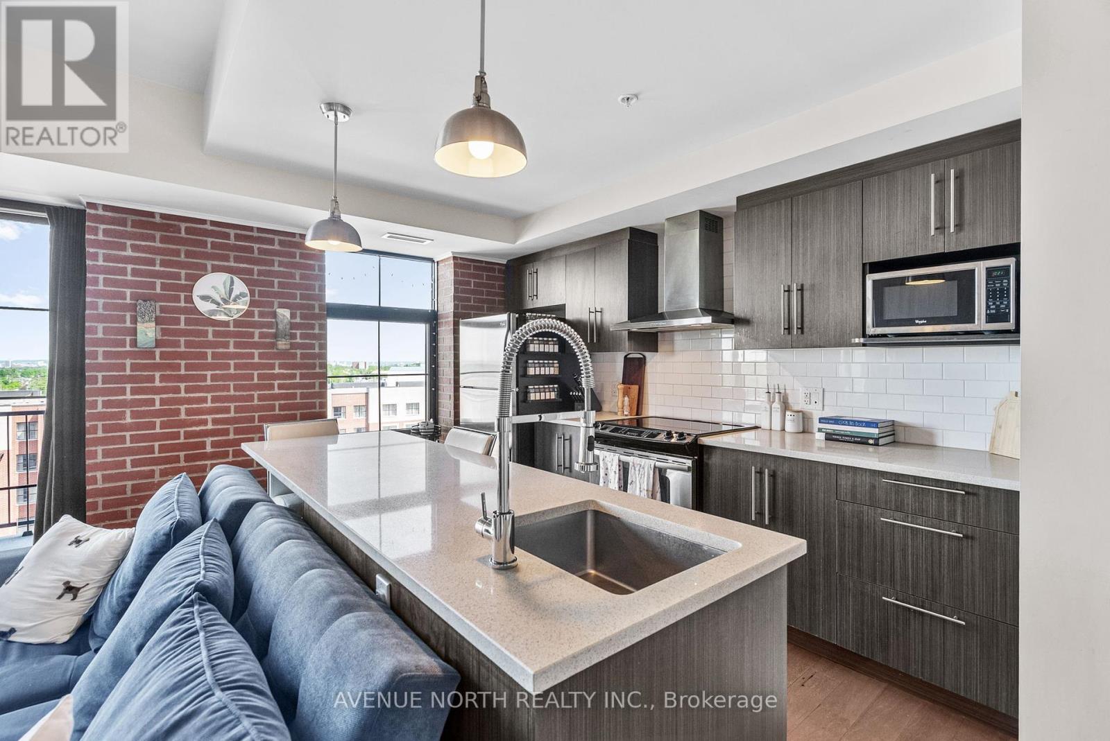 806 - 555 Anand Private