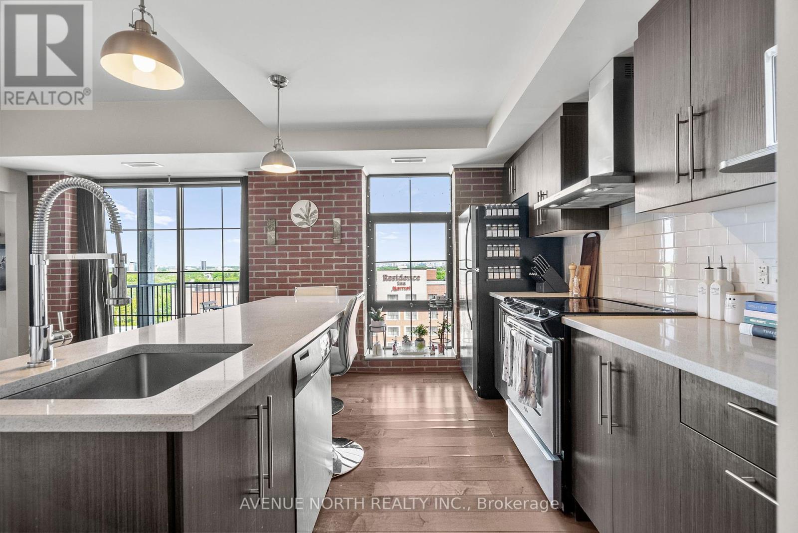 806 - 555 Anand Private