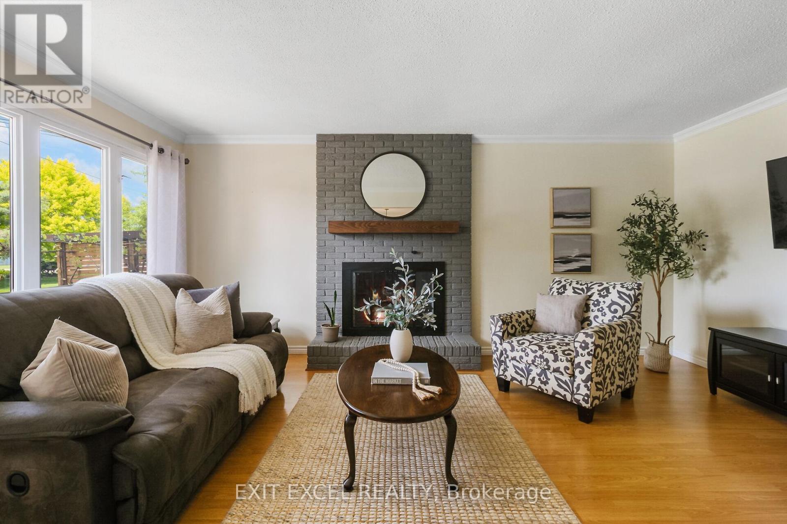 396 Roxdale Avenue