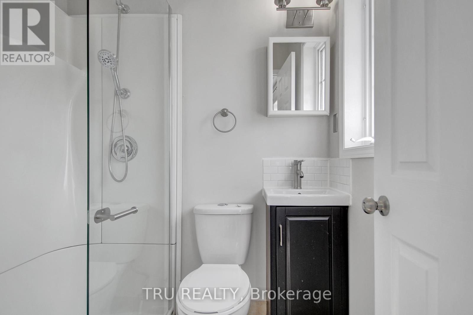 133 Kinross Private