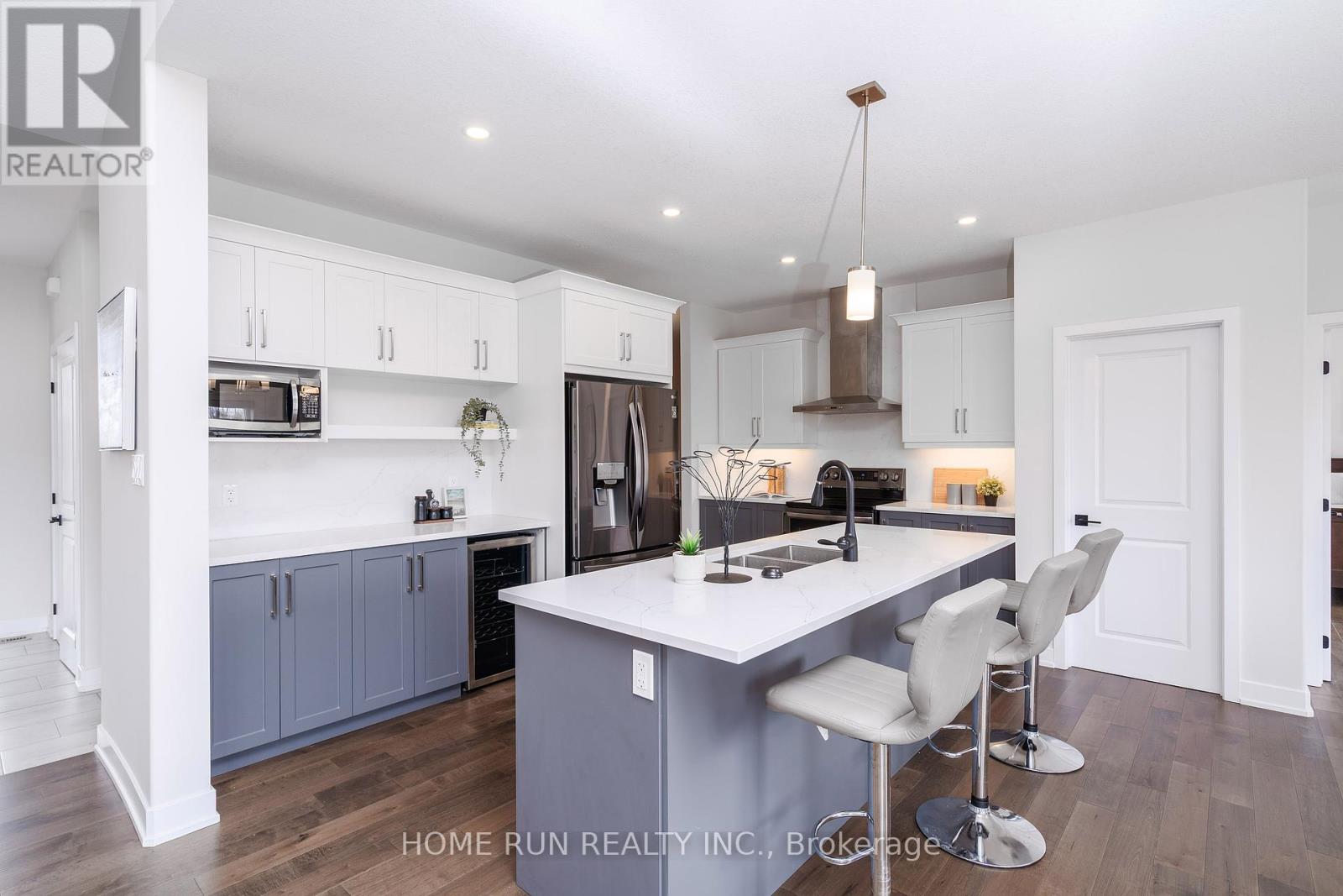 212 Summerview Terrace