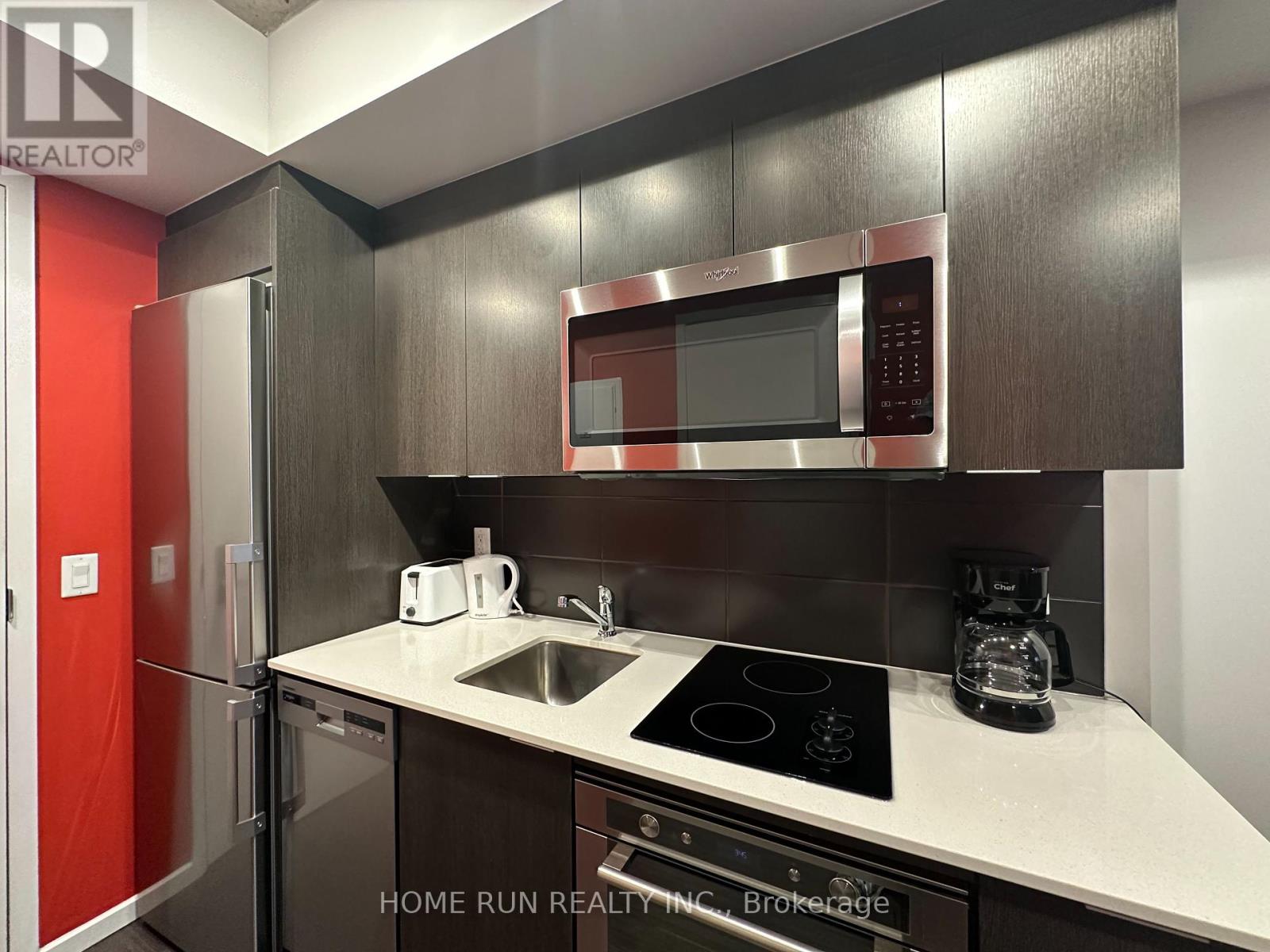 1911 - 105 Champagne Avenue