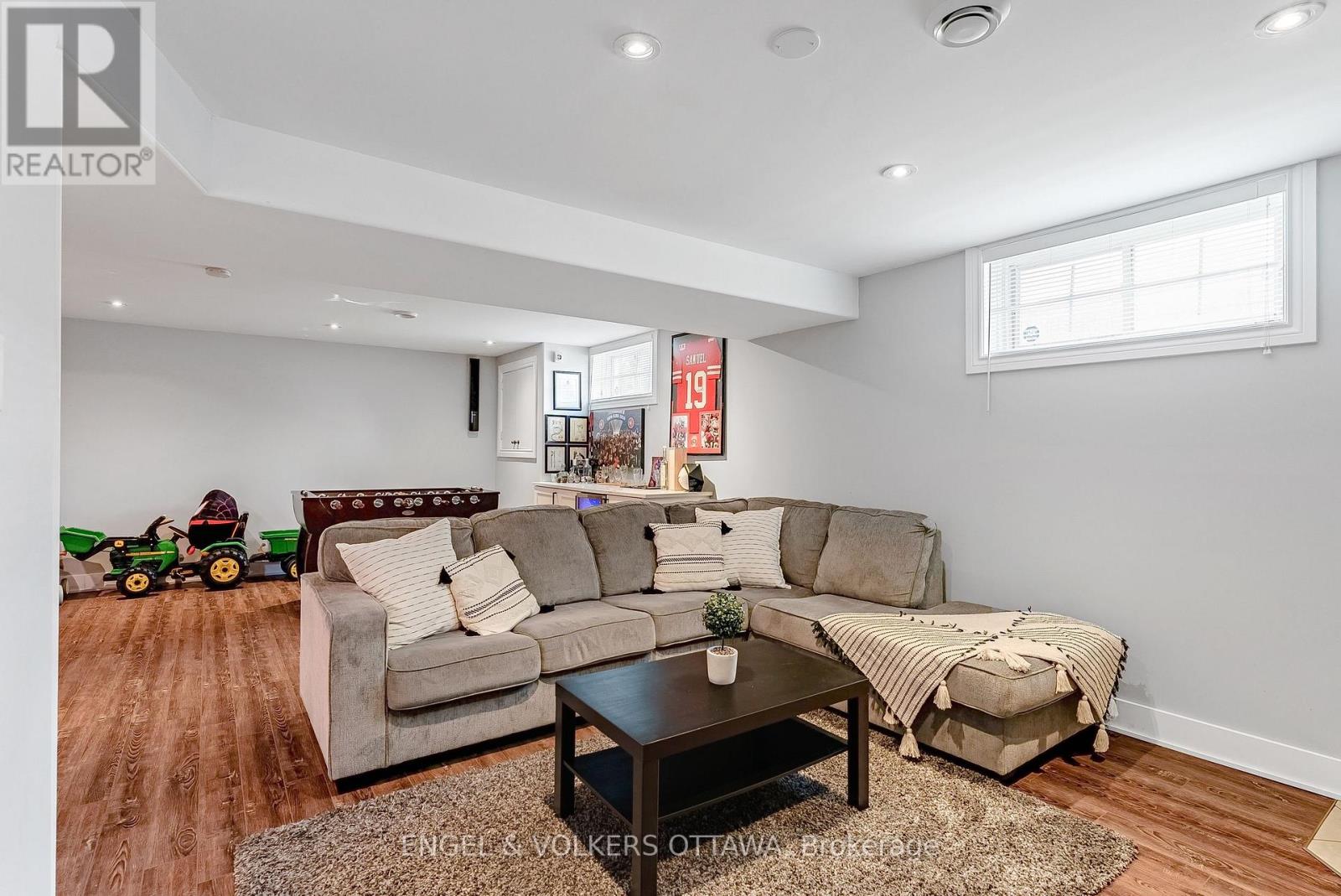 6978 Aldergrove Way