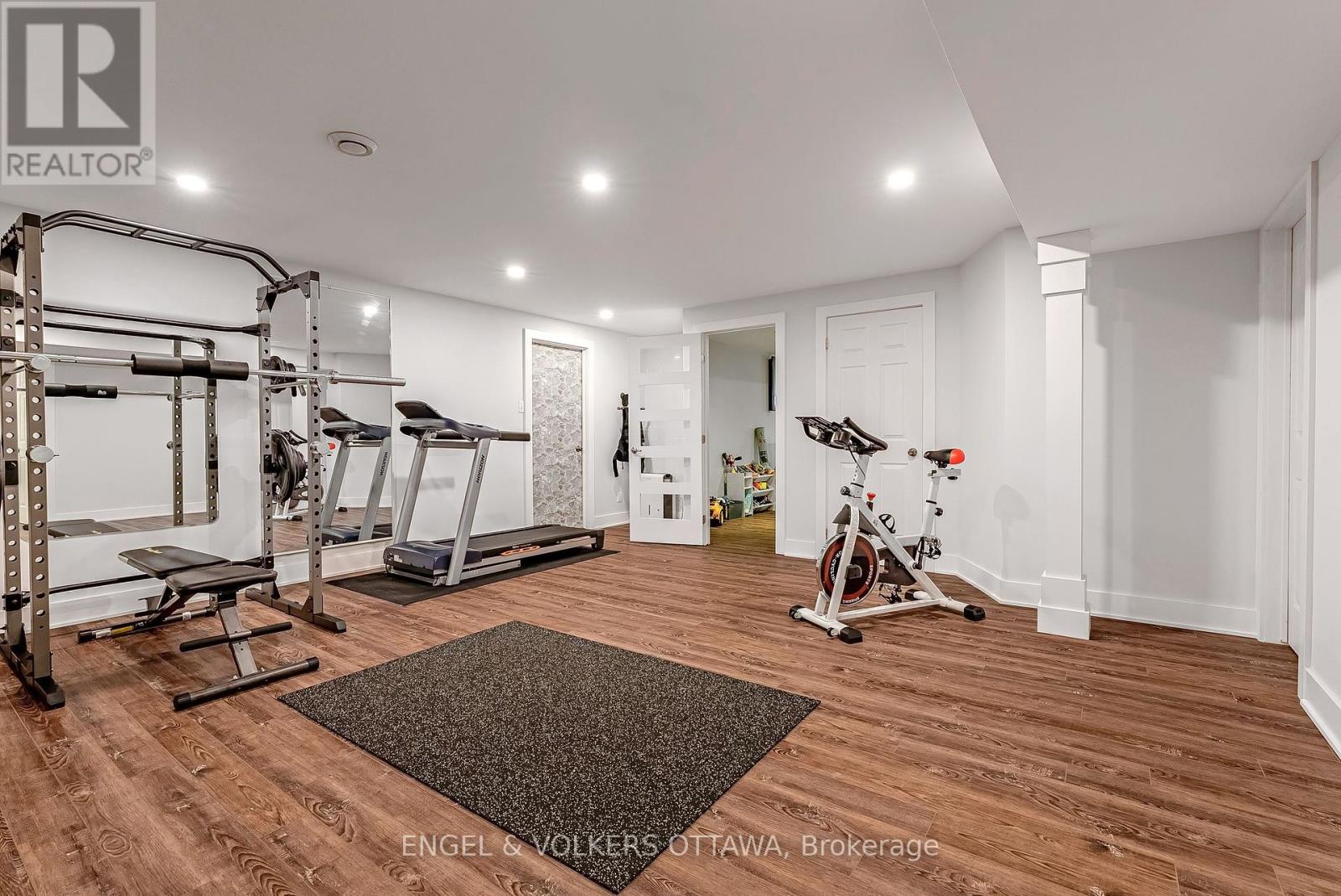 6978 Aldergrove Way