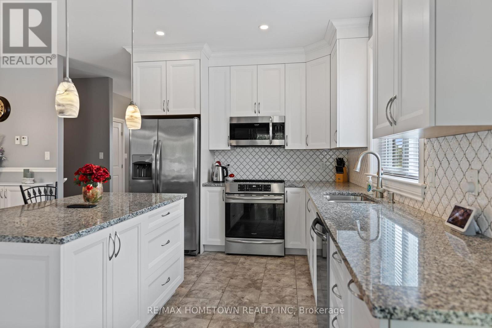 8 Billings Avenue W