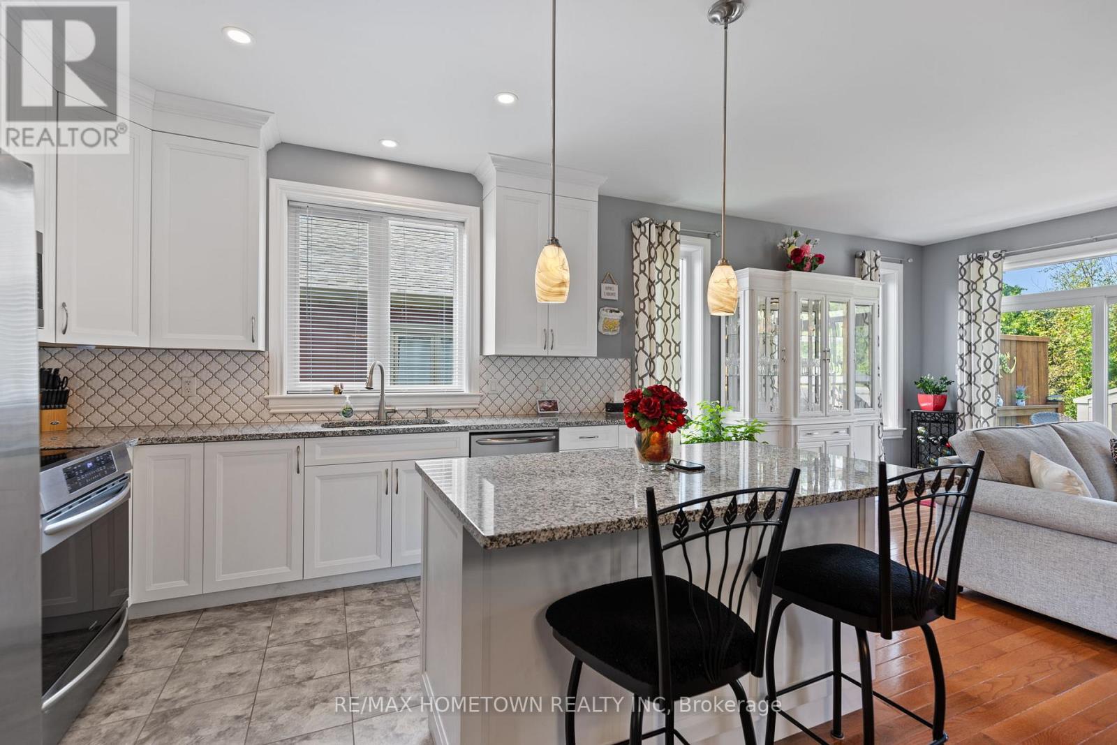 8 Billings Avenue W