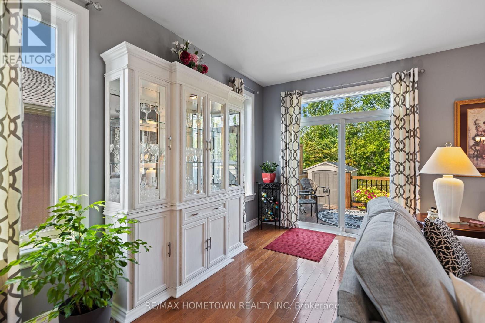 8 Billings Avenue W
