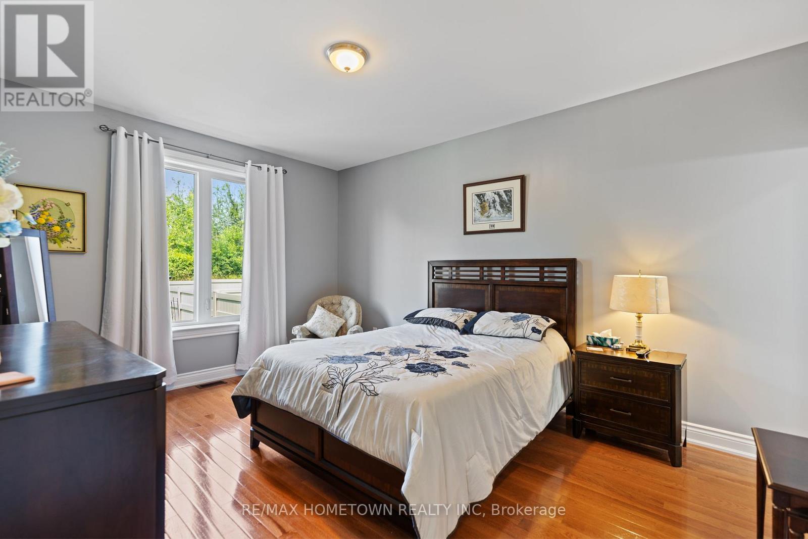 8 Billings Avenue W
