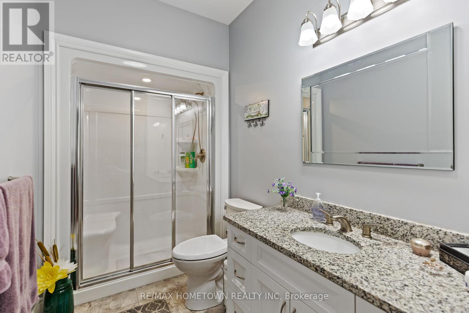 8 Billings Avenue W