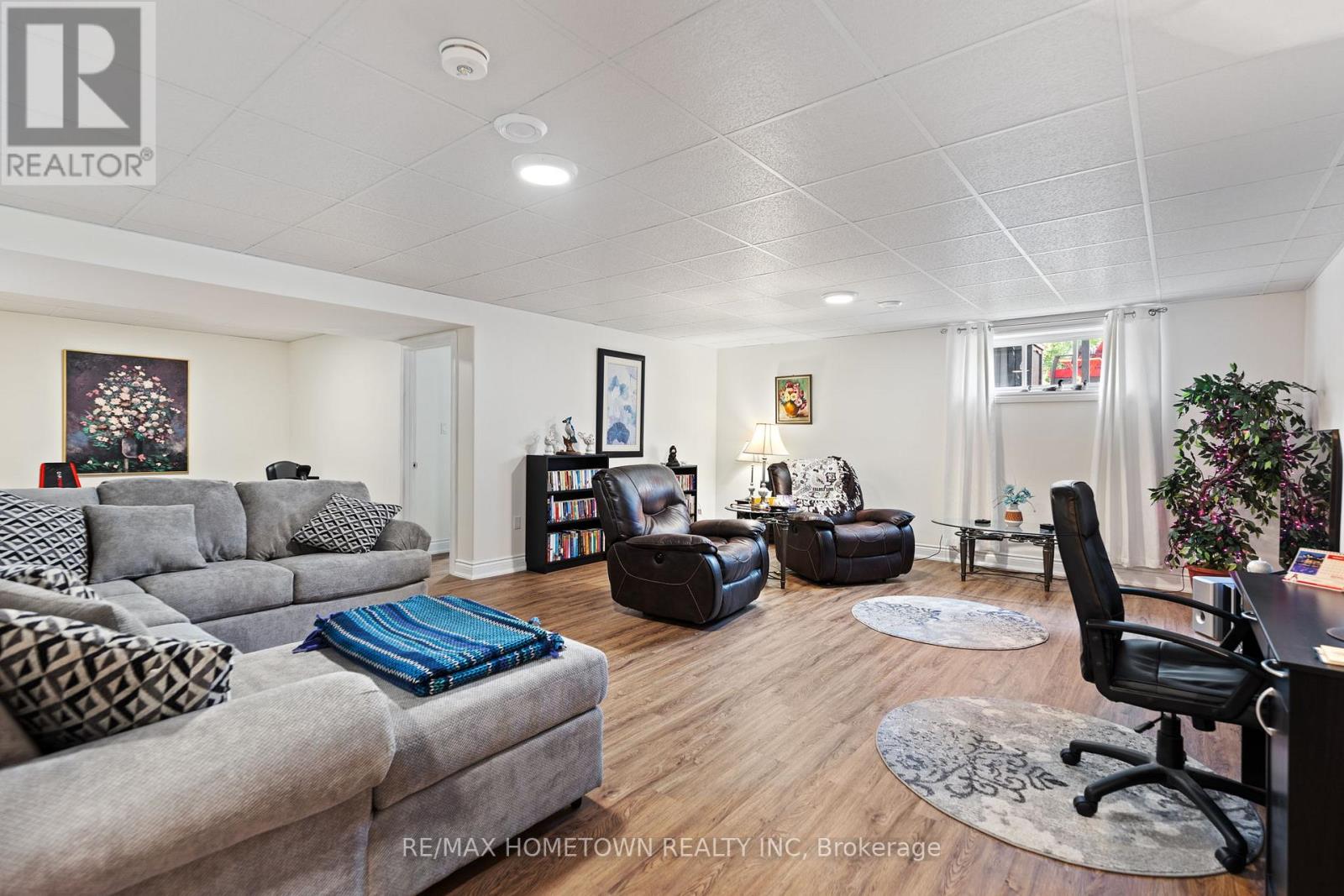 8 Billings Avenue W