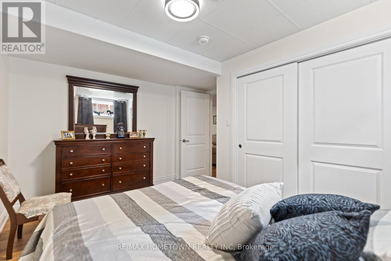 8 Billings Avenue W