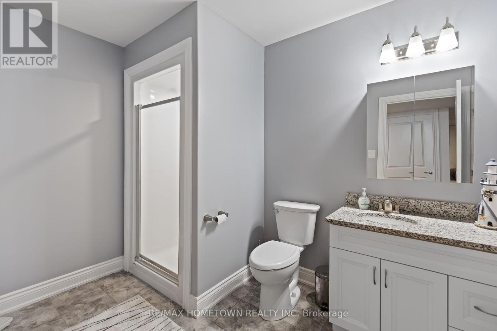 8 Billings Avenue W