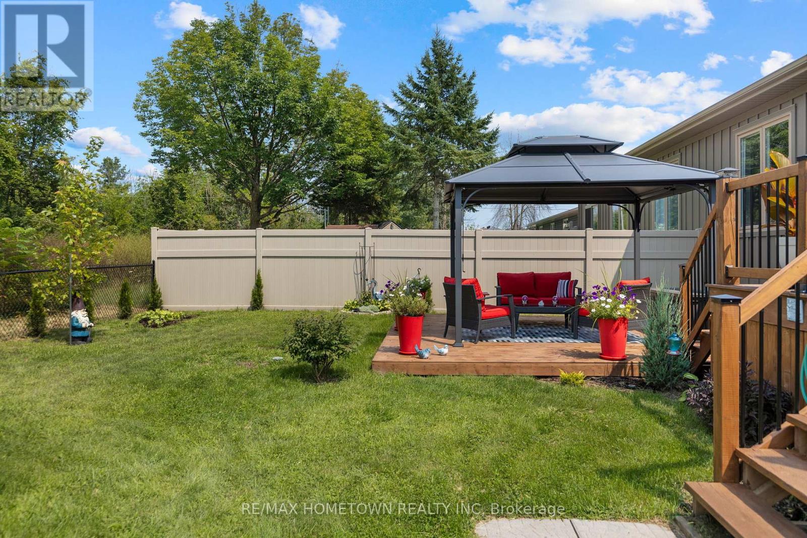 8 Billings Avenue W