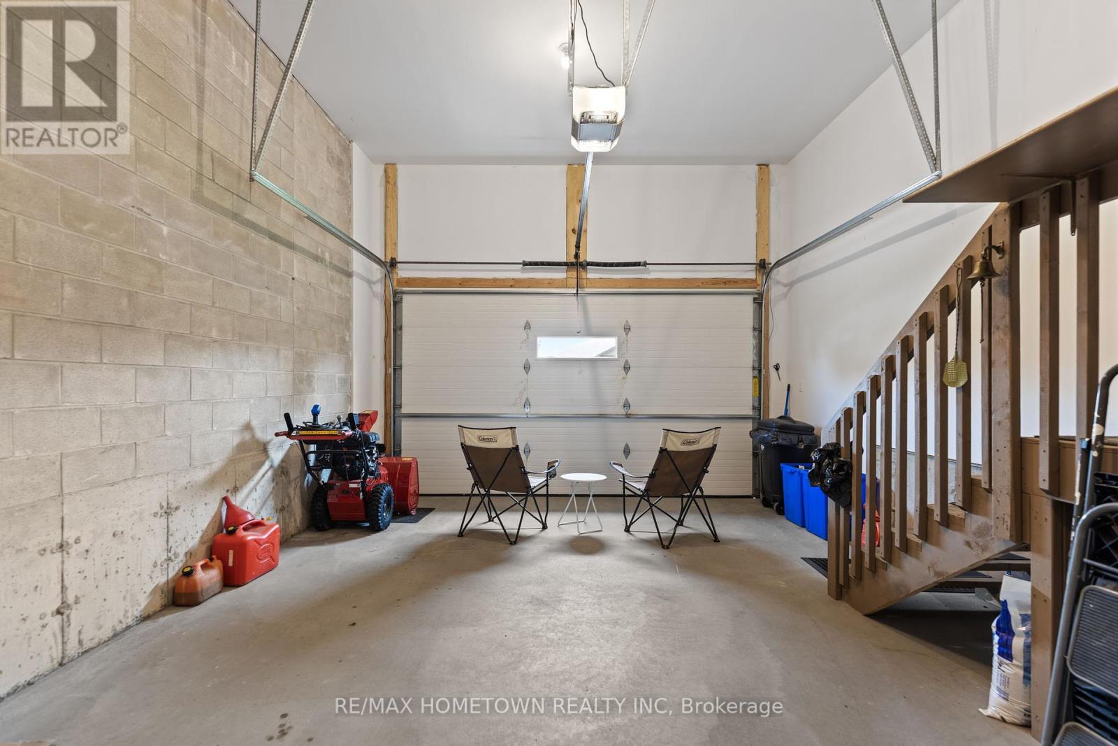 8 Billings Avenue W