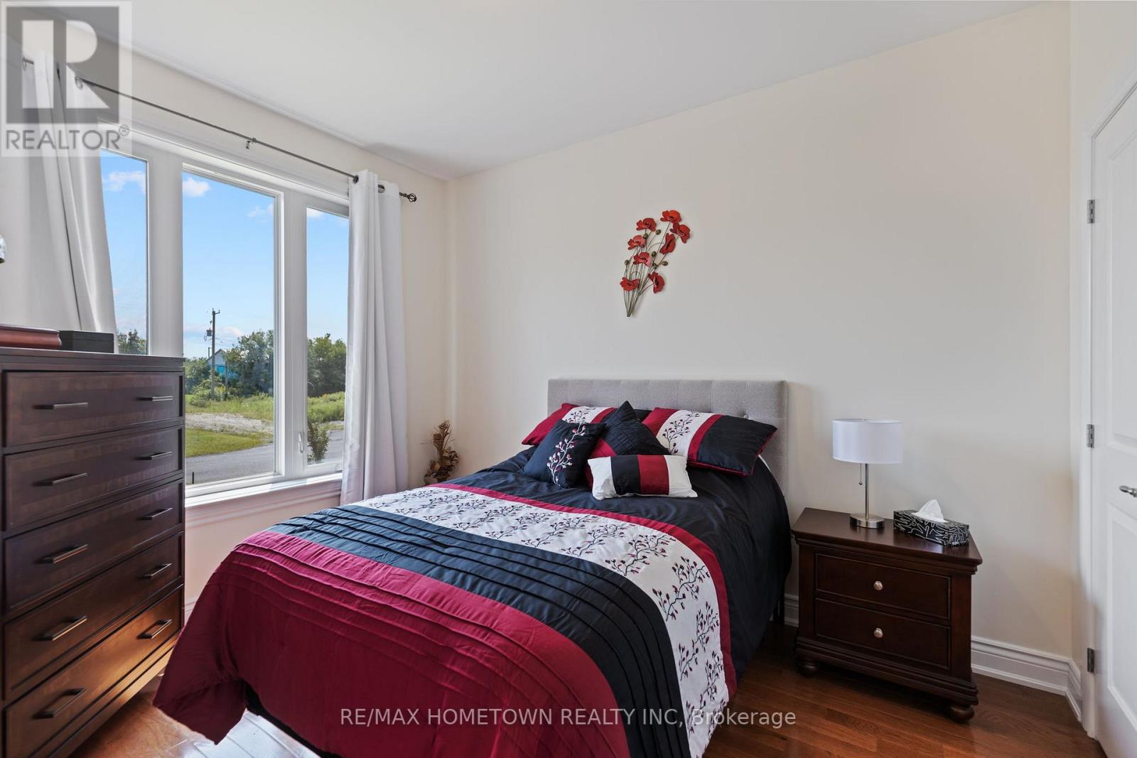 8 Billings Avenue W