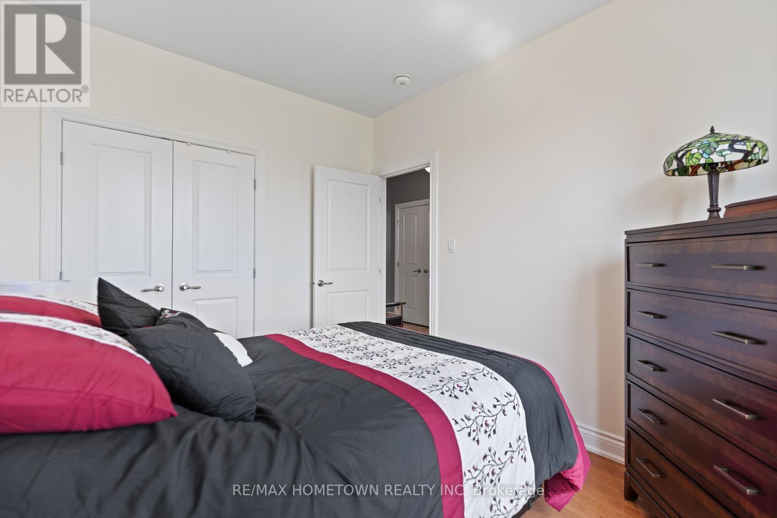 8 Billings Avenue W