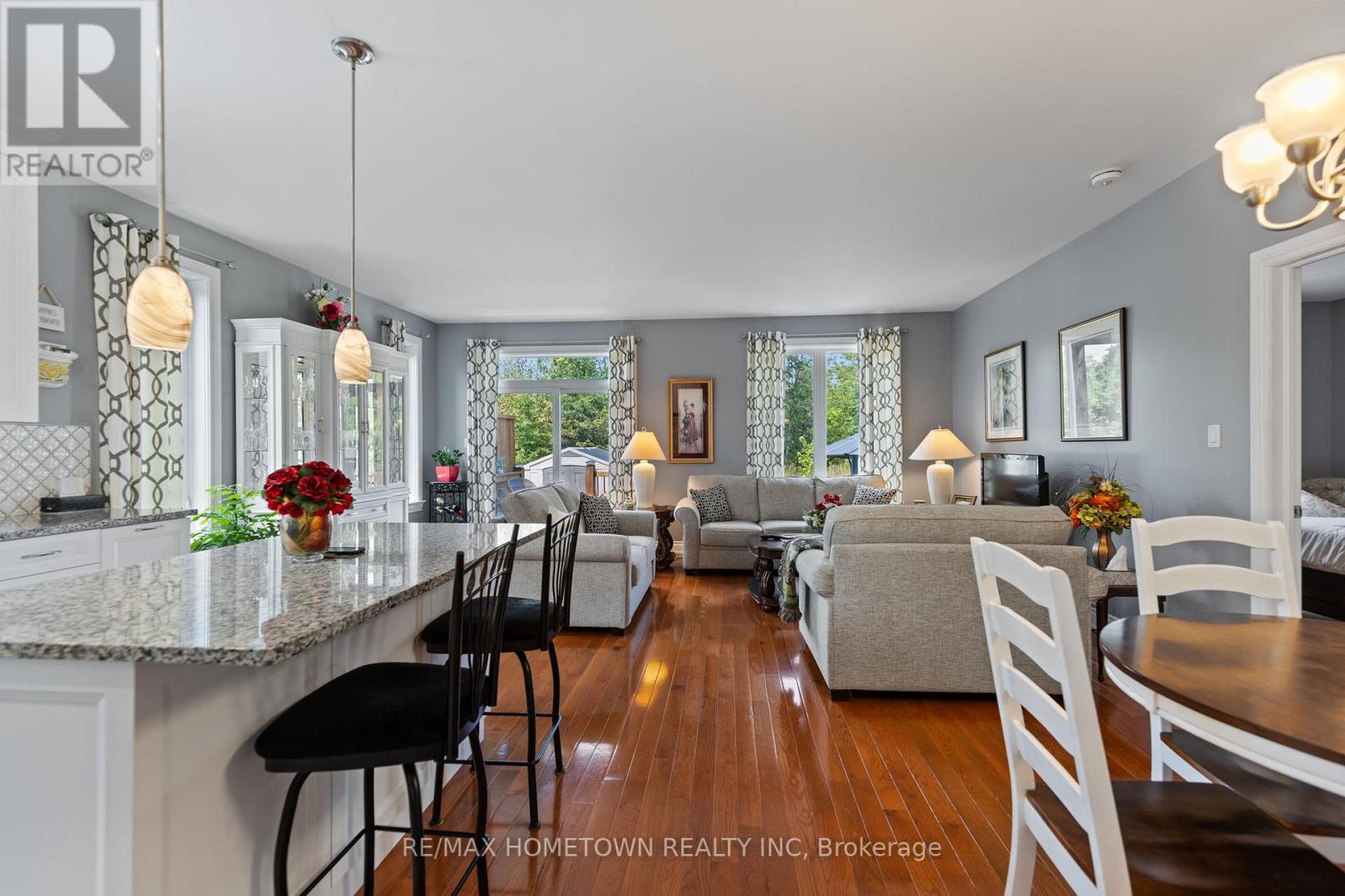 8 Billings Avenue W
