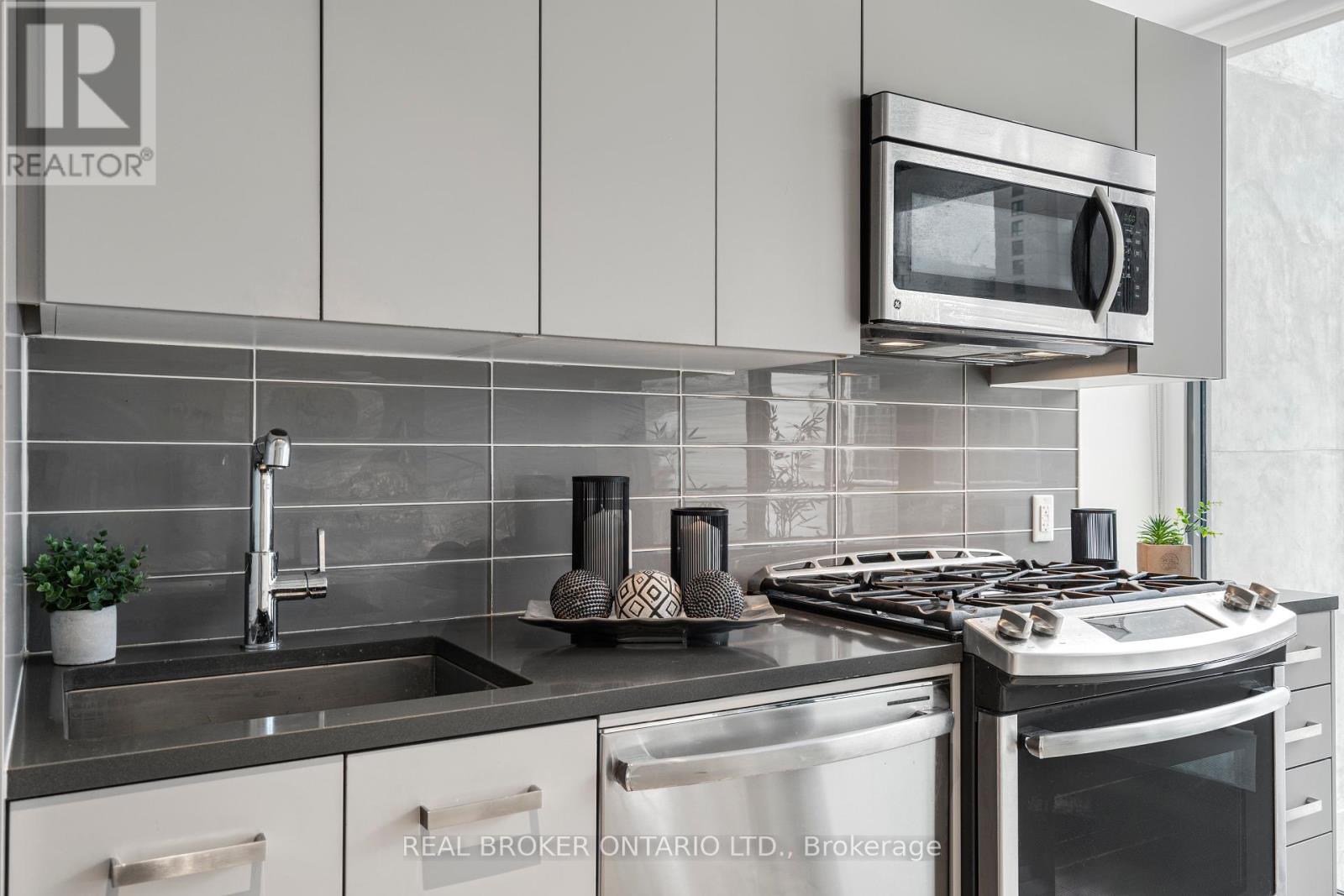 1208 - 224 Lyon Street N