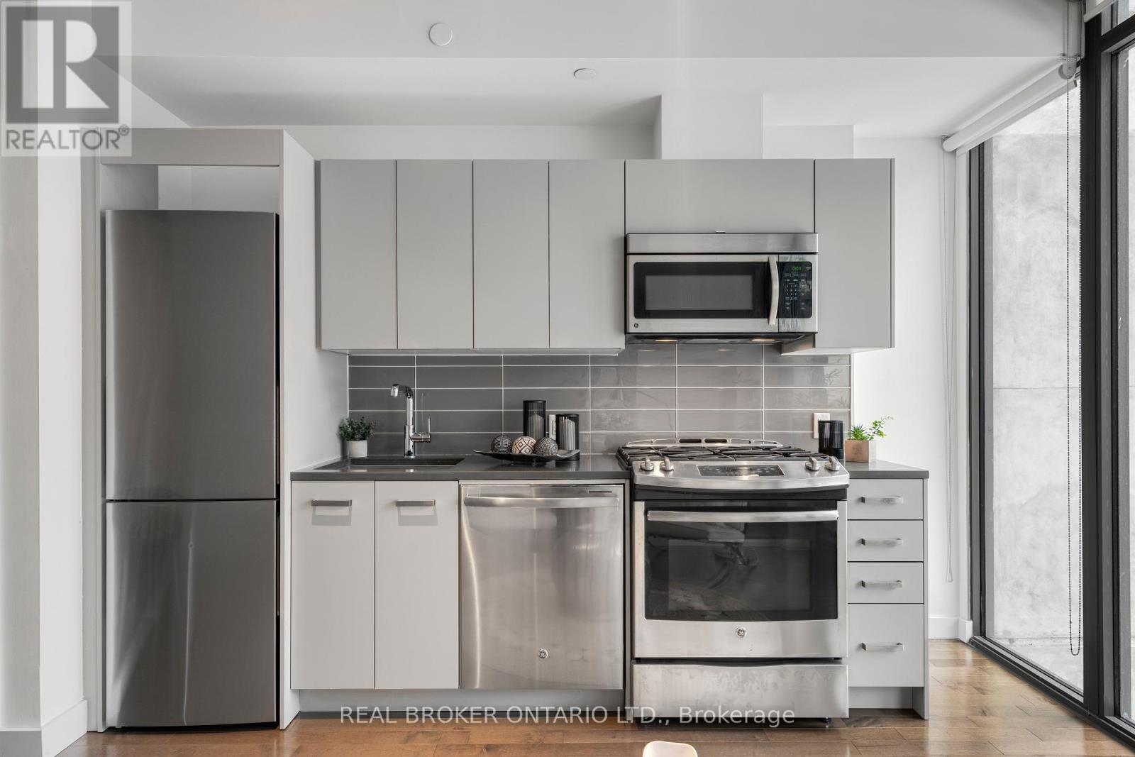 1208 - 224 Lyon Street N