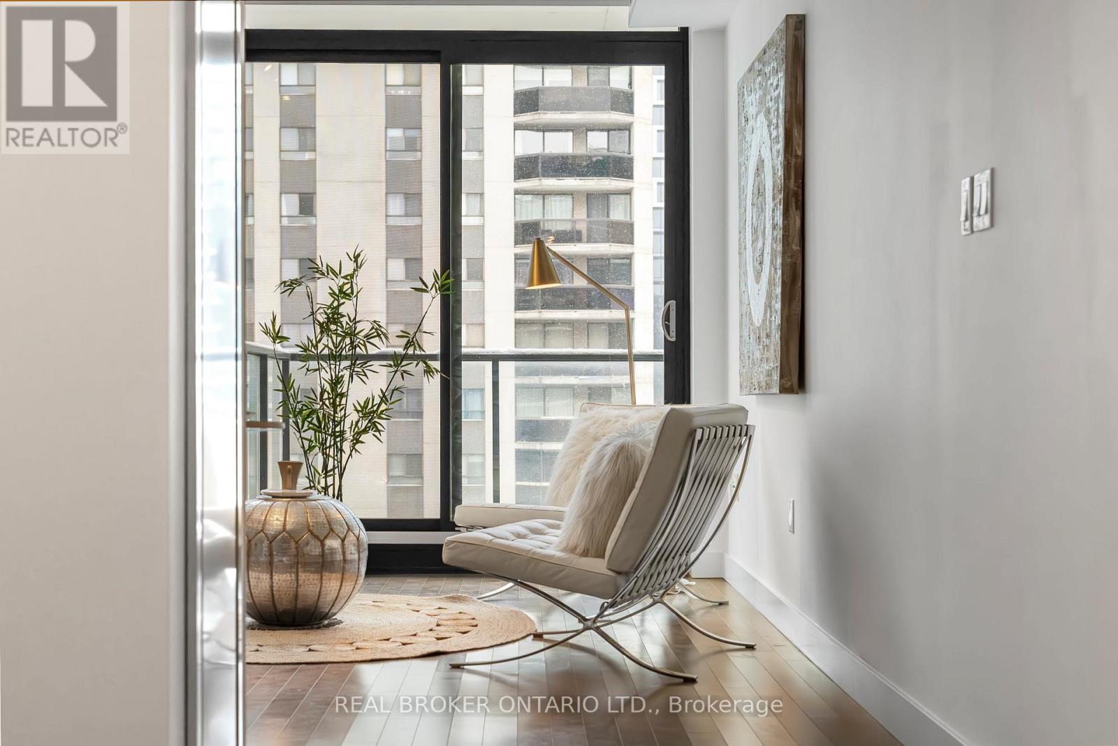 1208 - 224 Lyon Street N