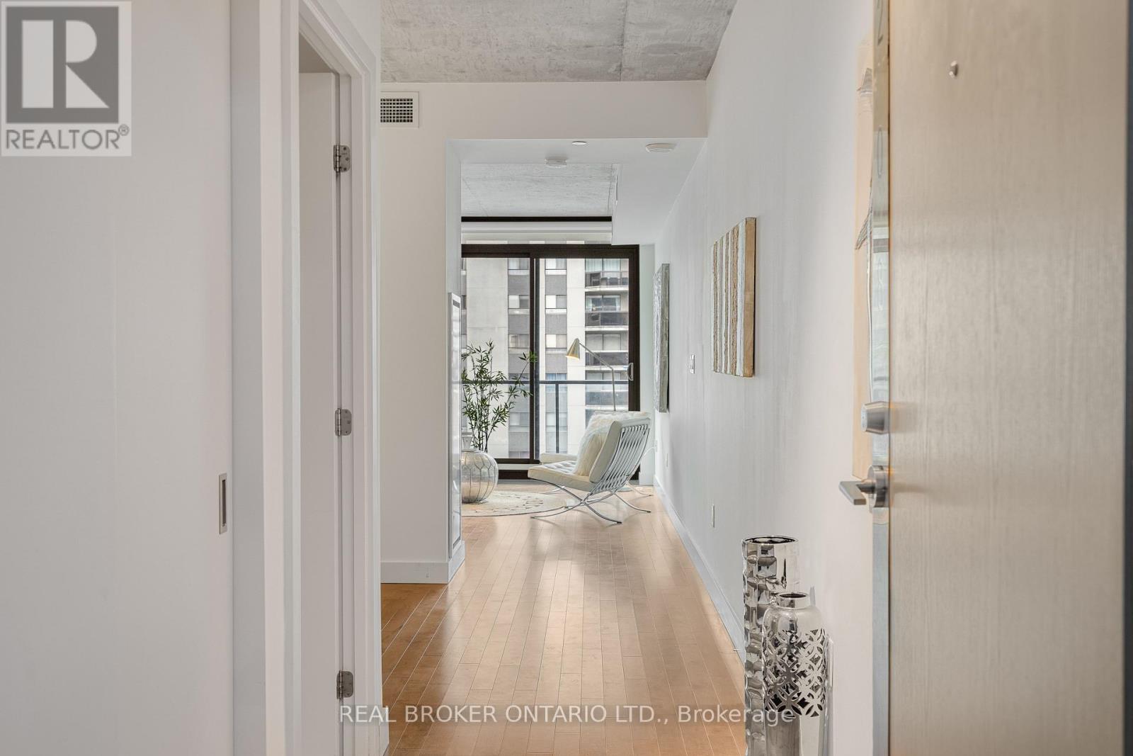 1208 - 224 Lyon Street N