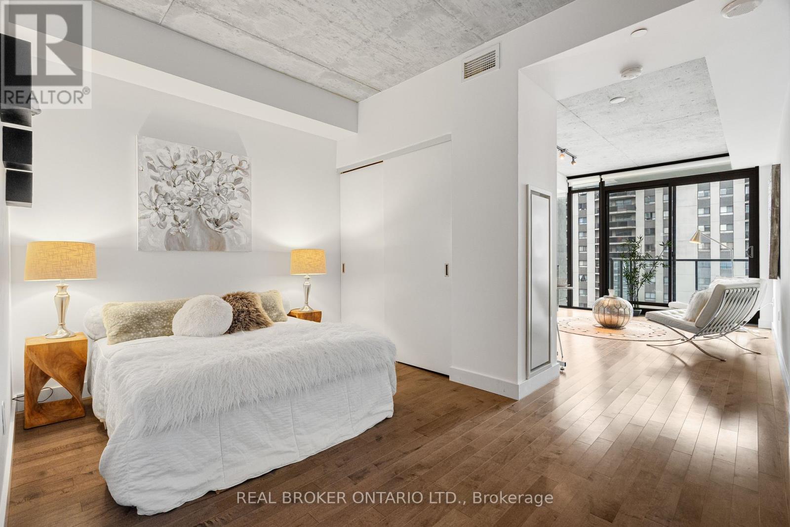 1208 - 224 Lyon Street N