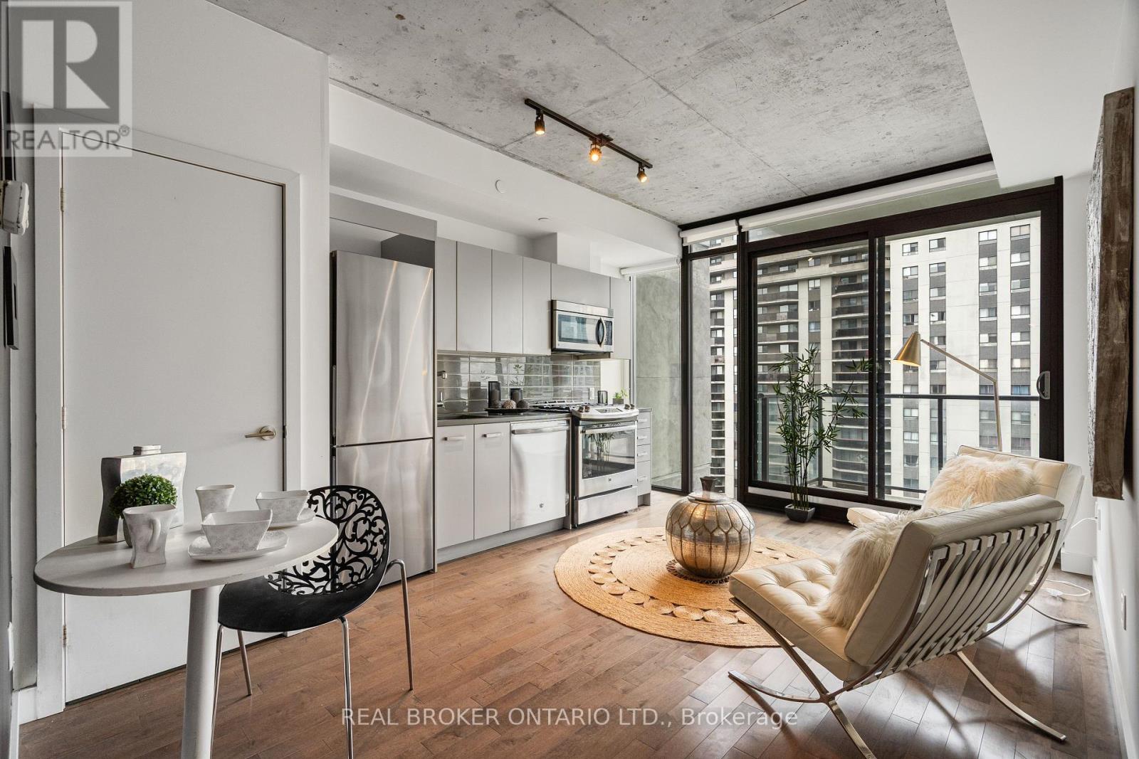 1208 - 224 Lyon Street N