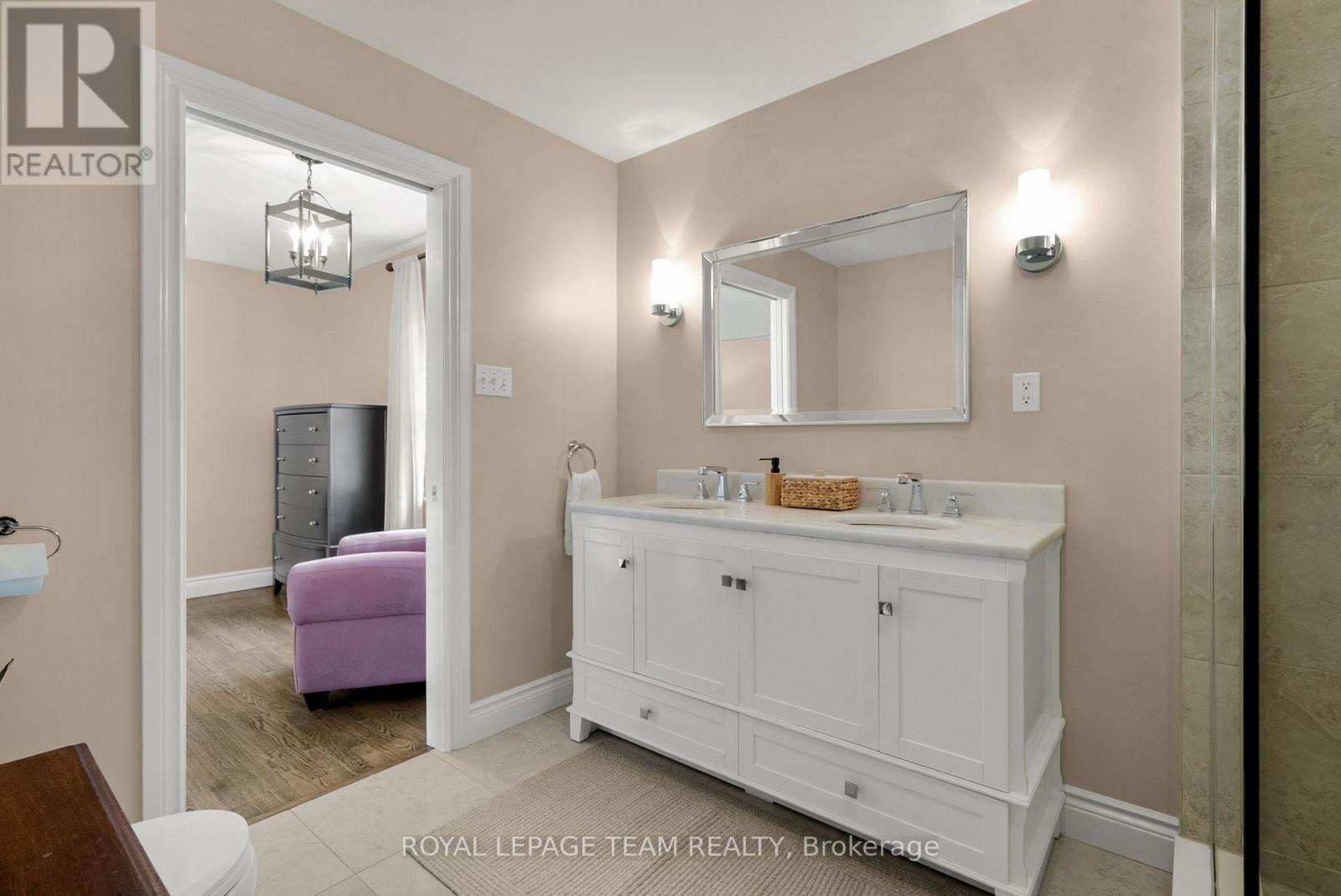 314 Clothier Street W
