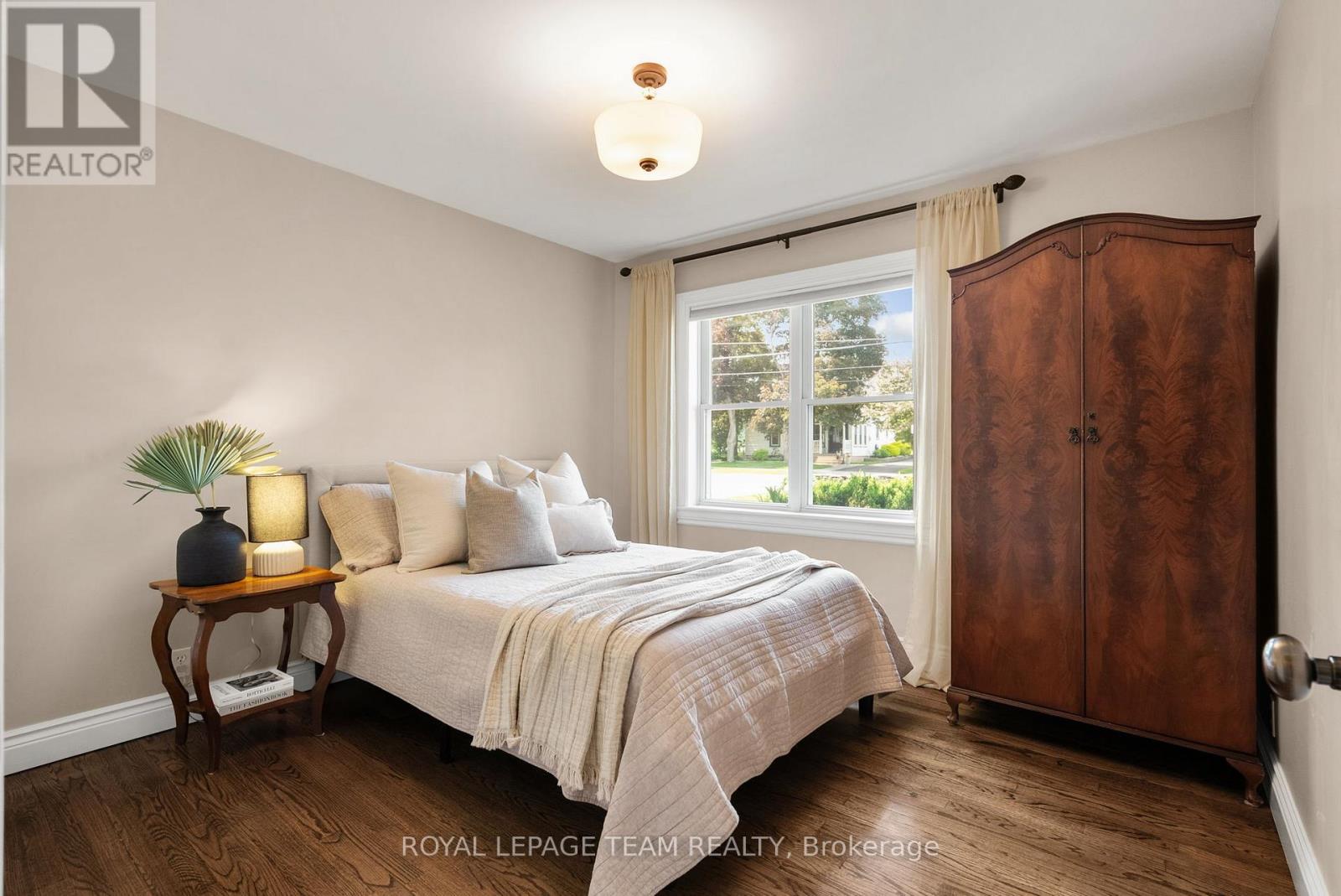 314 Clothier Street W