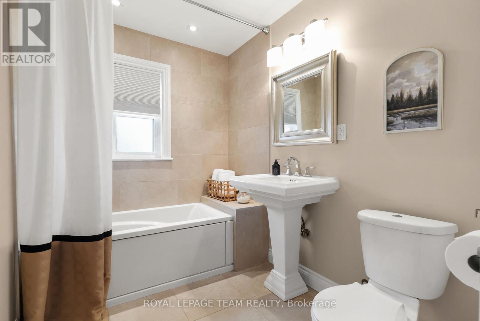 314 Clothier Street W