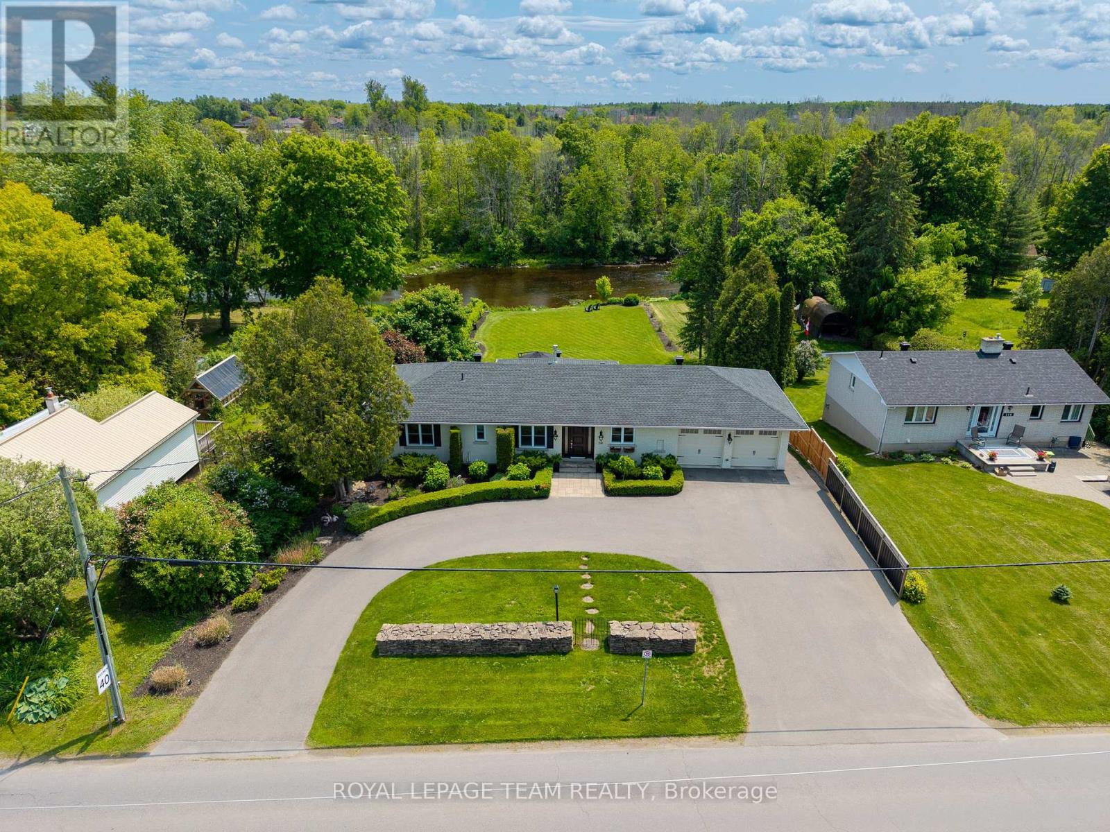 314 Clothier Street W