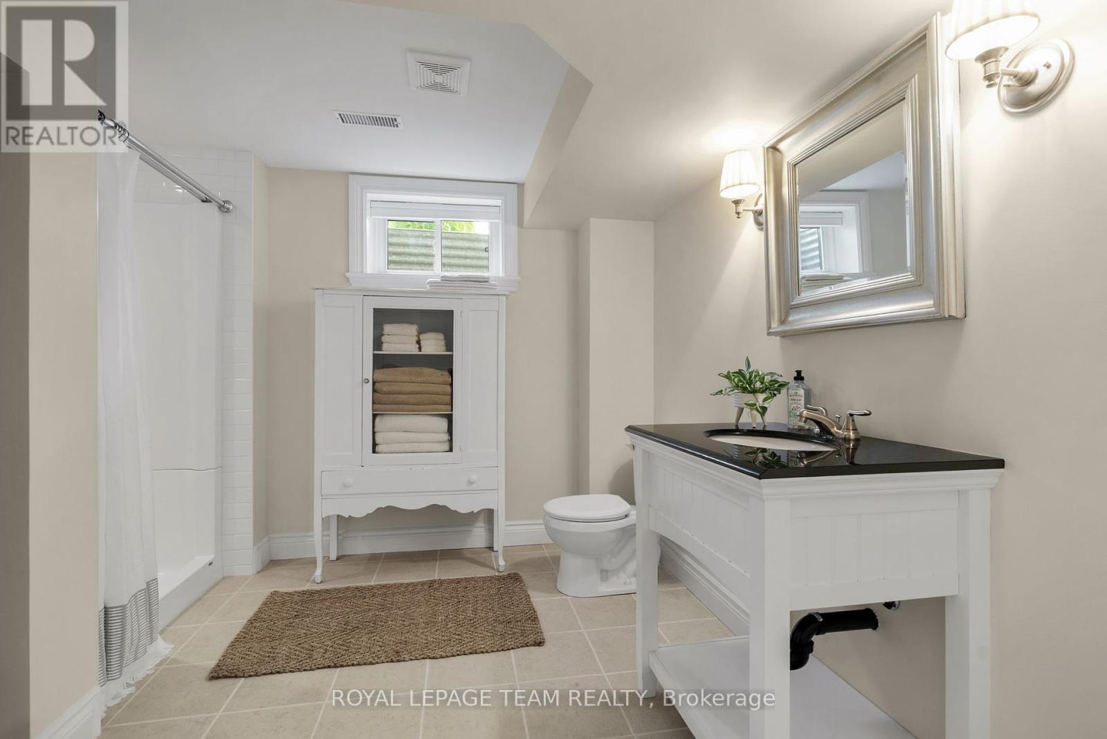314 Clothier Street W