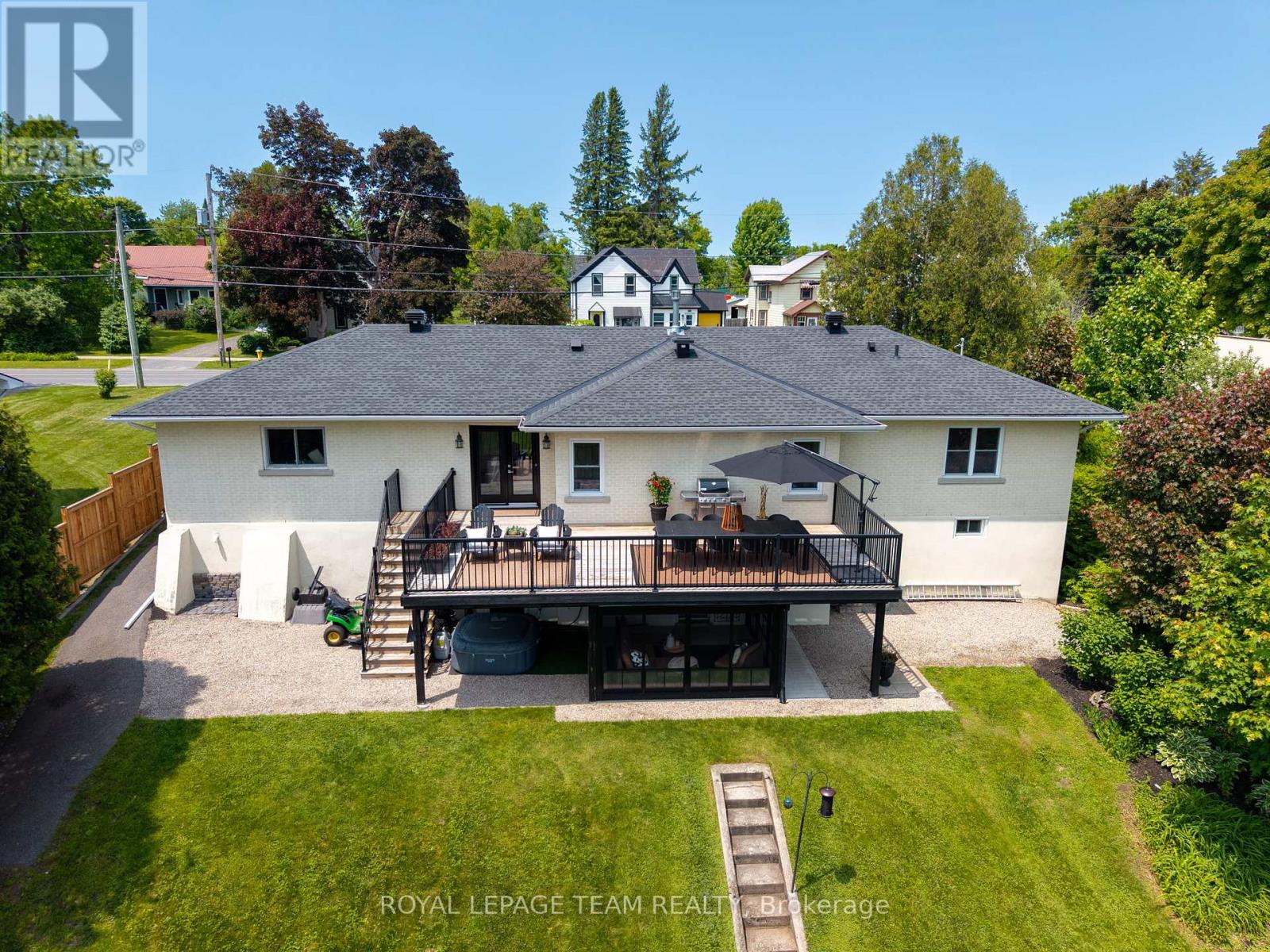 314 Clothier Street W