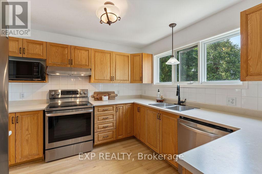 2 Bonnechere Drive