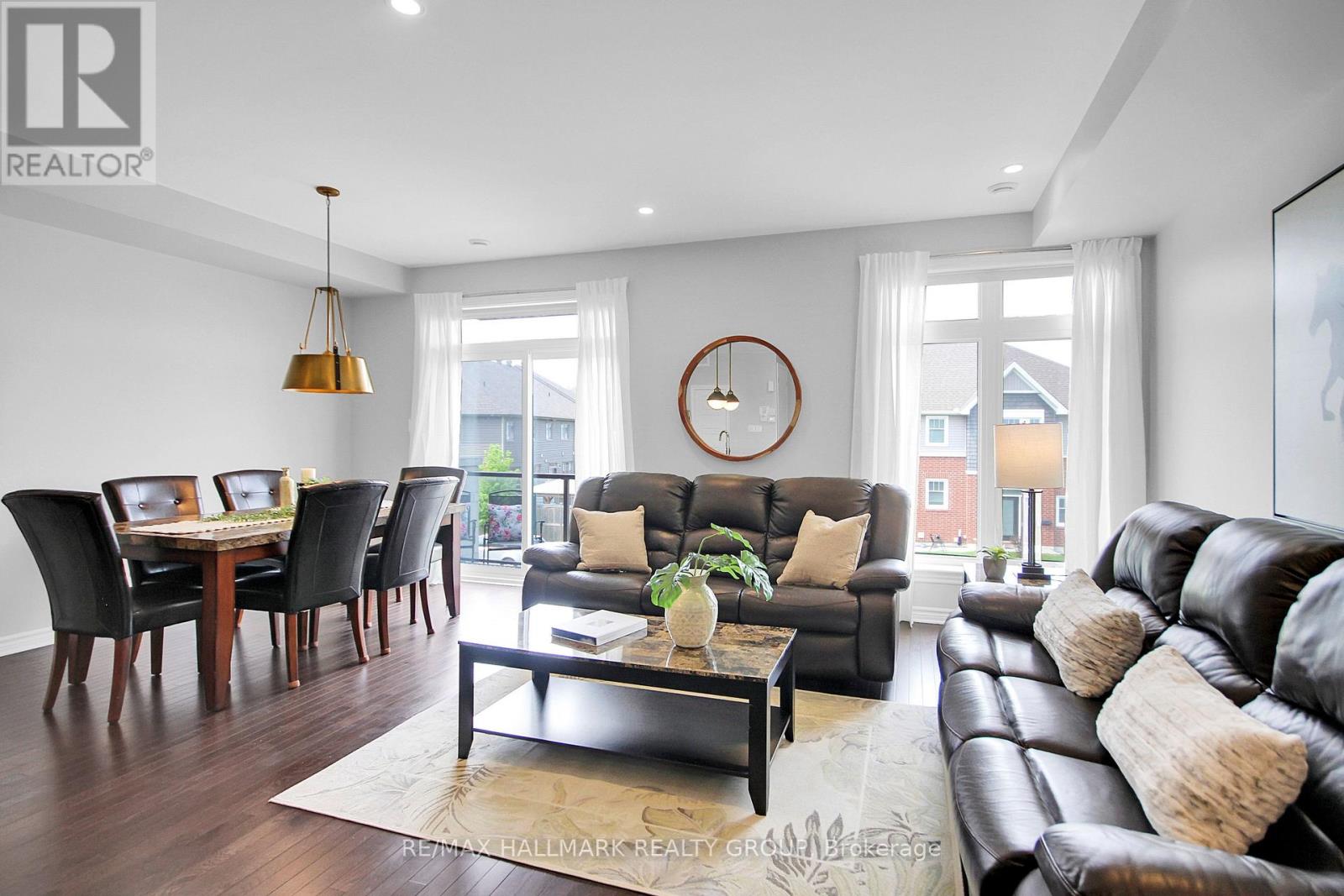 576 Labrador Crescent