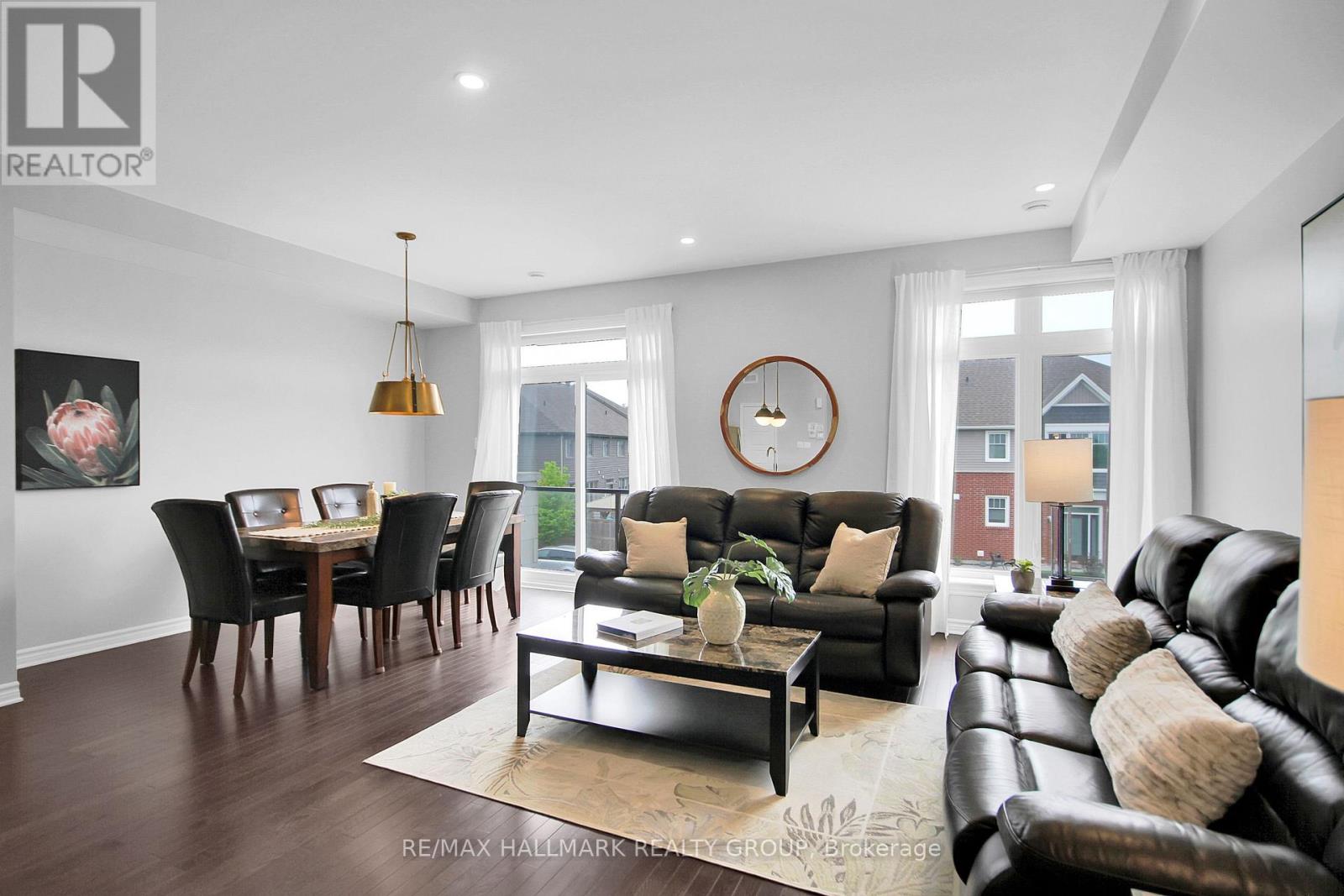 576 Labrador Crescent