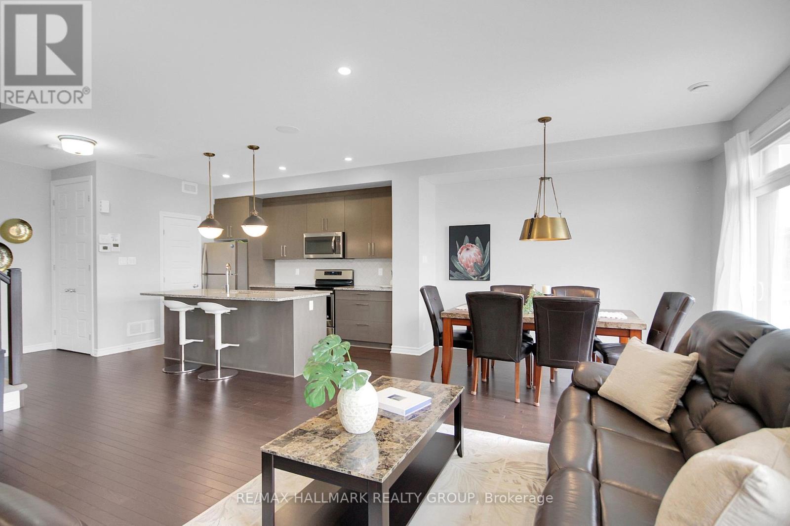 576 Labrador Crescent