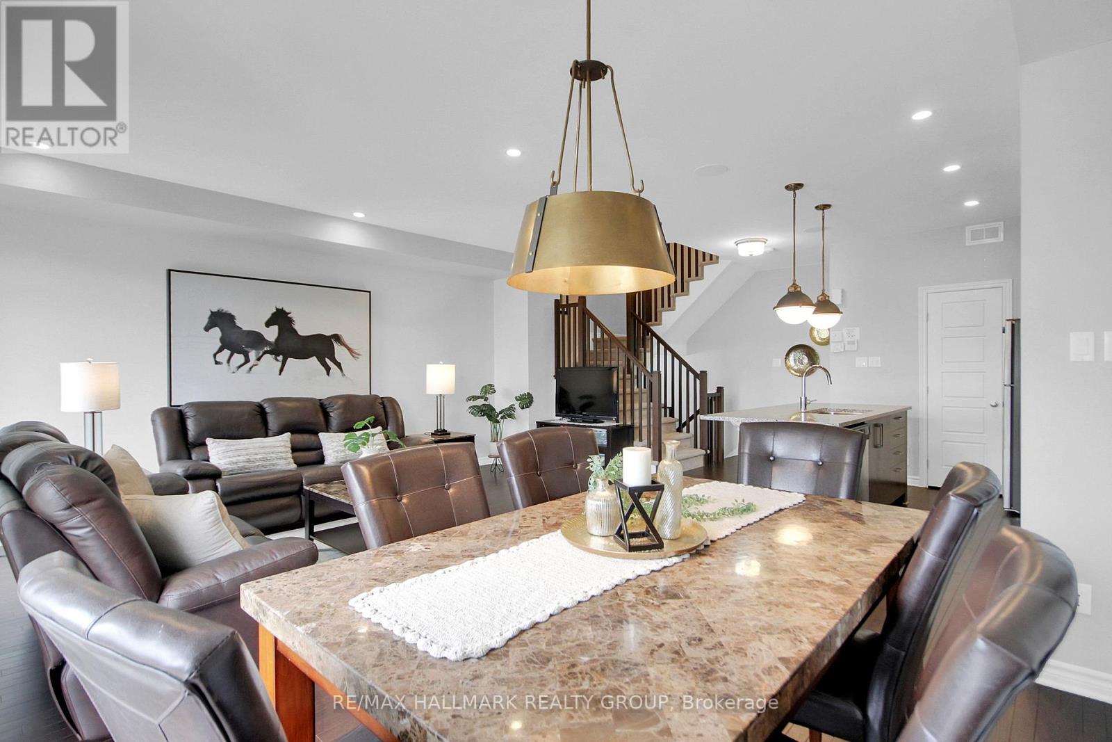 576 Labrador Crescent