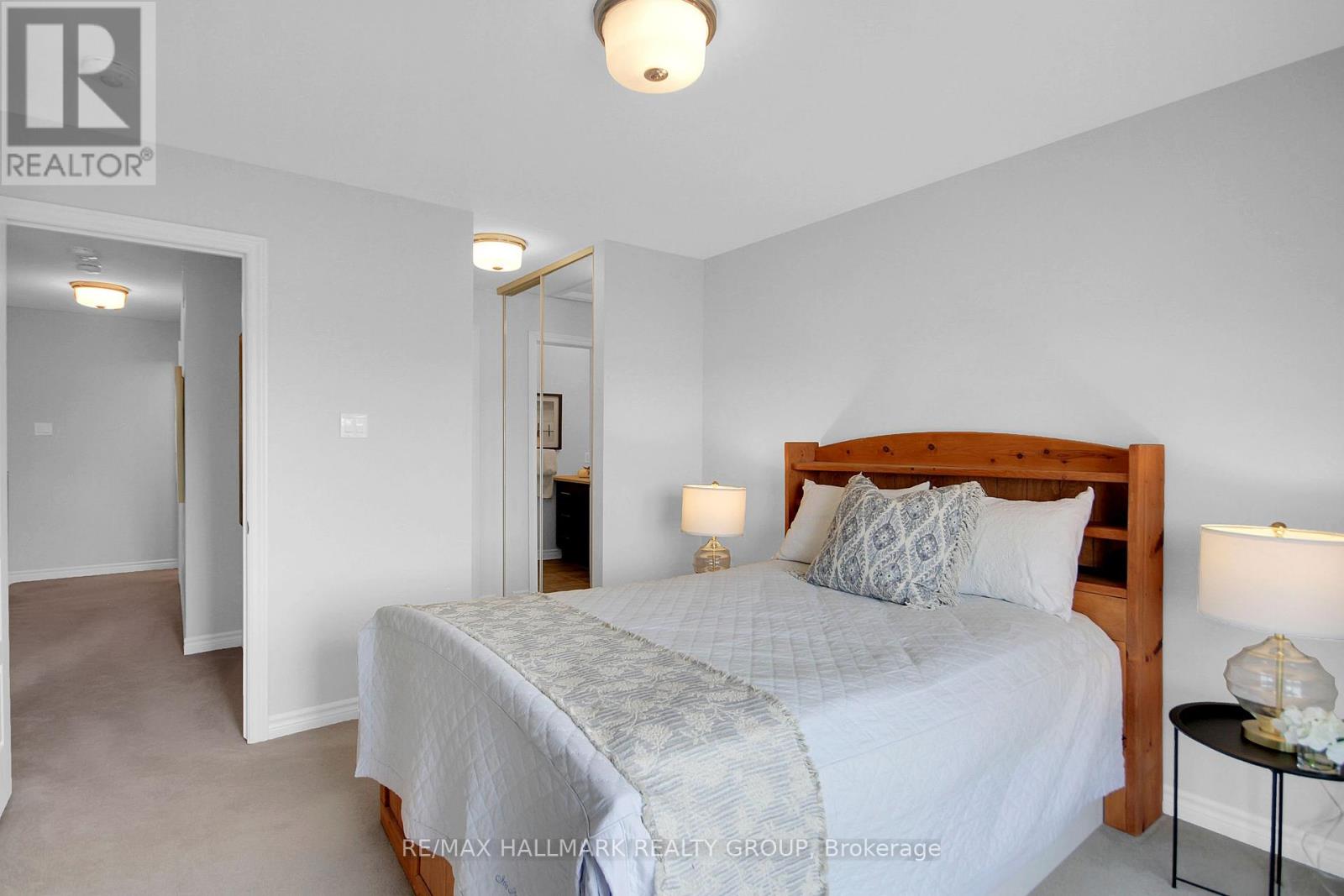 576 Labrador Crescent