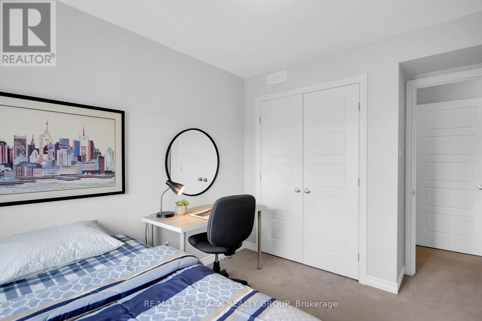 576 Labrador Crescent